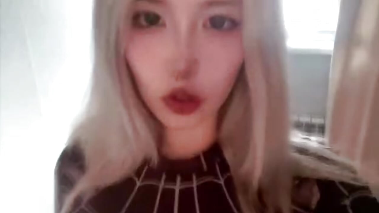 >.< - clip cu kitsuneari model videochat