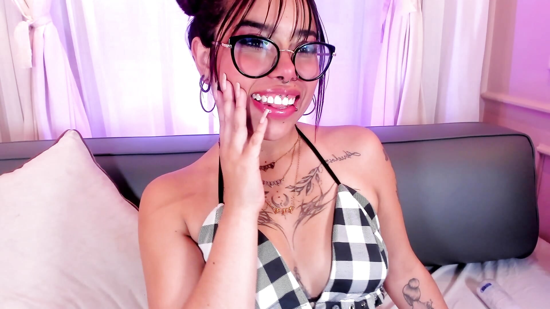 smile ♥ — filmik Little_natty_, modela(-lki) na kamerkach