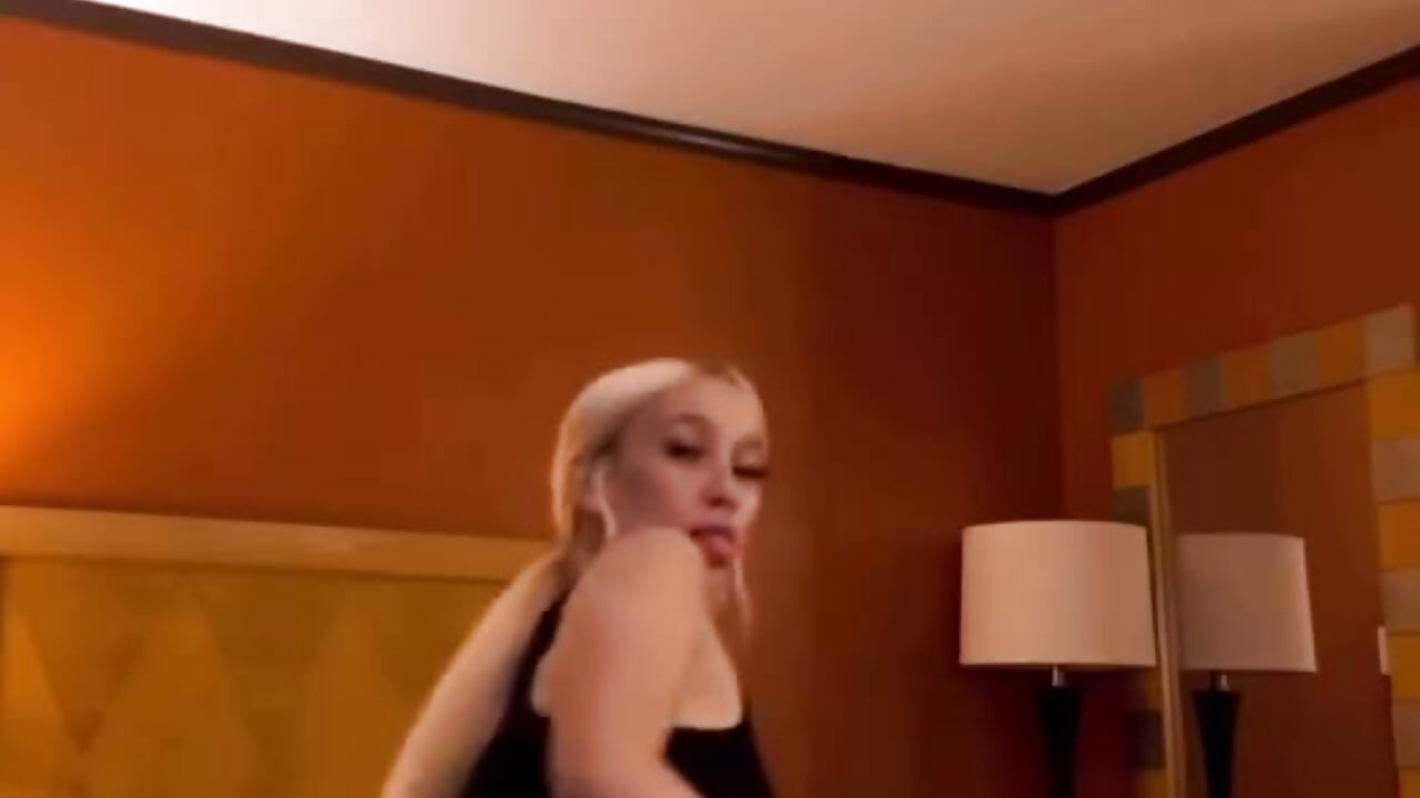 Muah💋 - video by BarbieKayy cam model