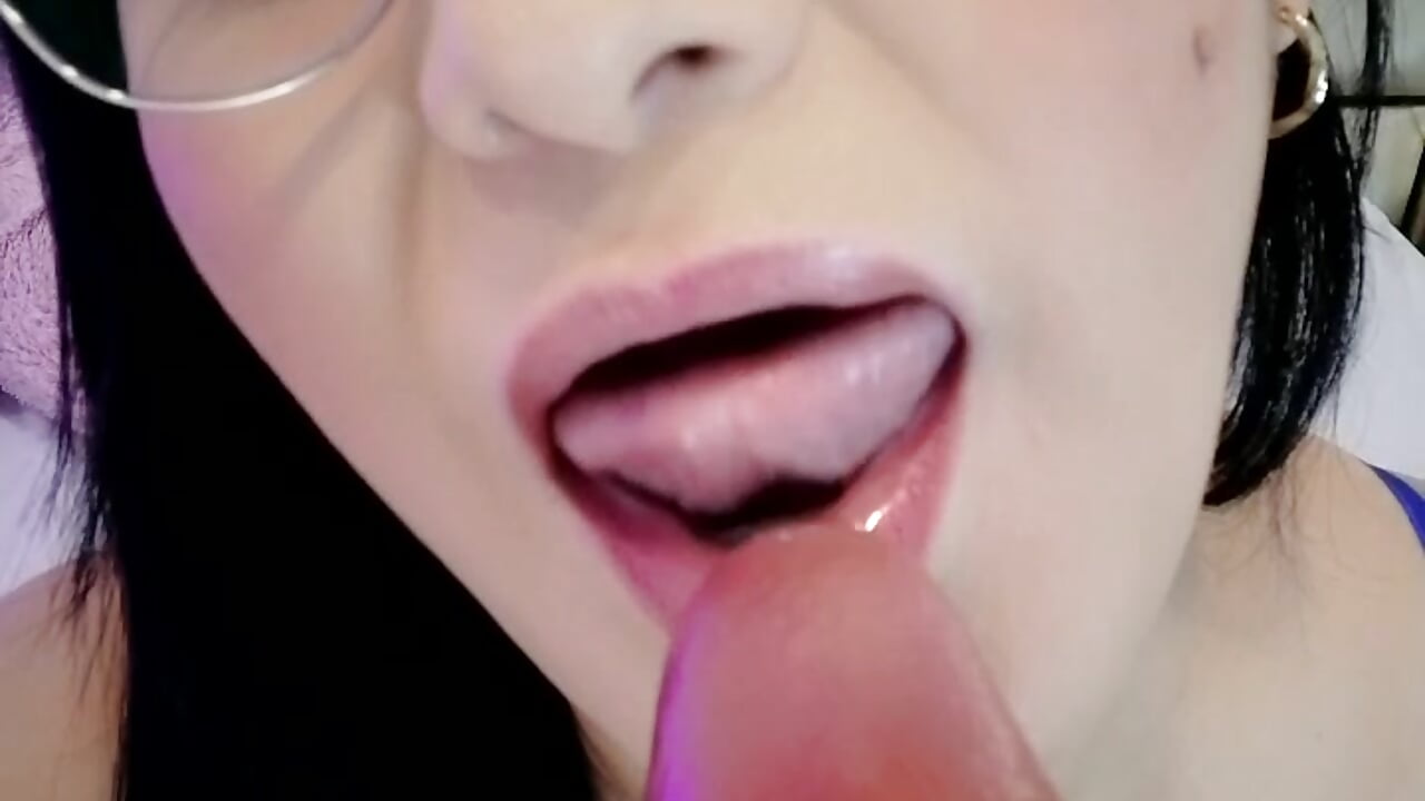 Suck your delicious dick dady! - AlinaVegaa_ 캠 모델의 동영상