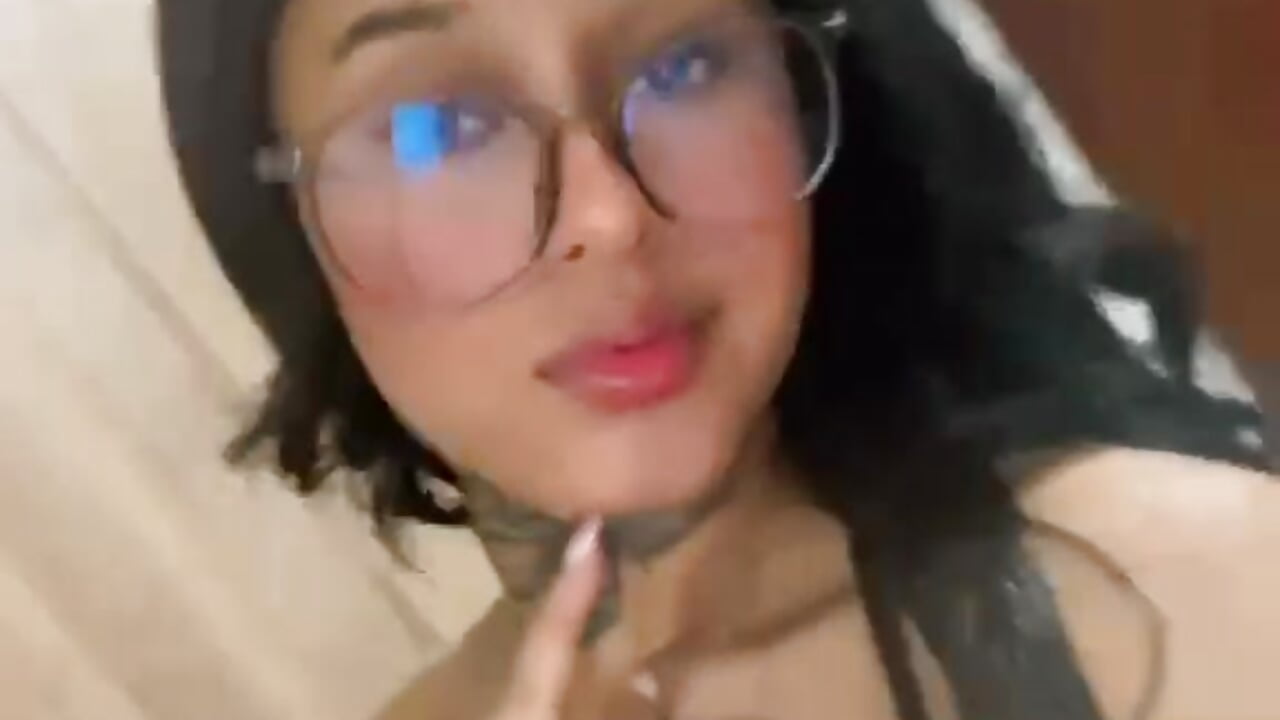 𝓹𝓻𝓮𝓽𝓽𝔂 - video av Molly_Brunette_ cam-modell