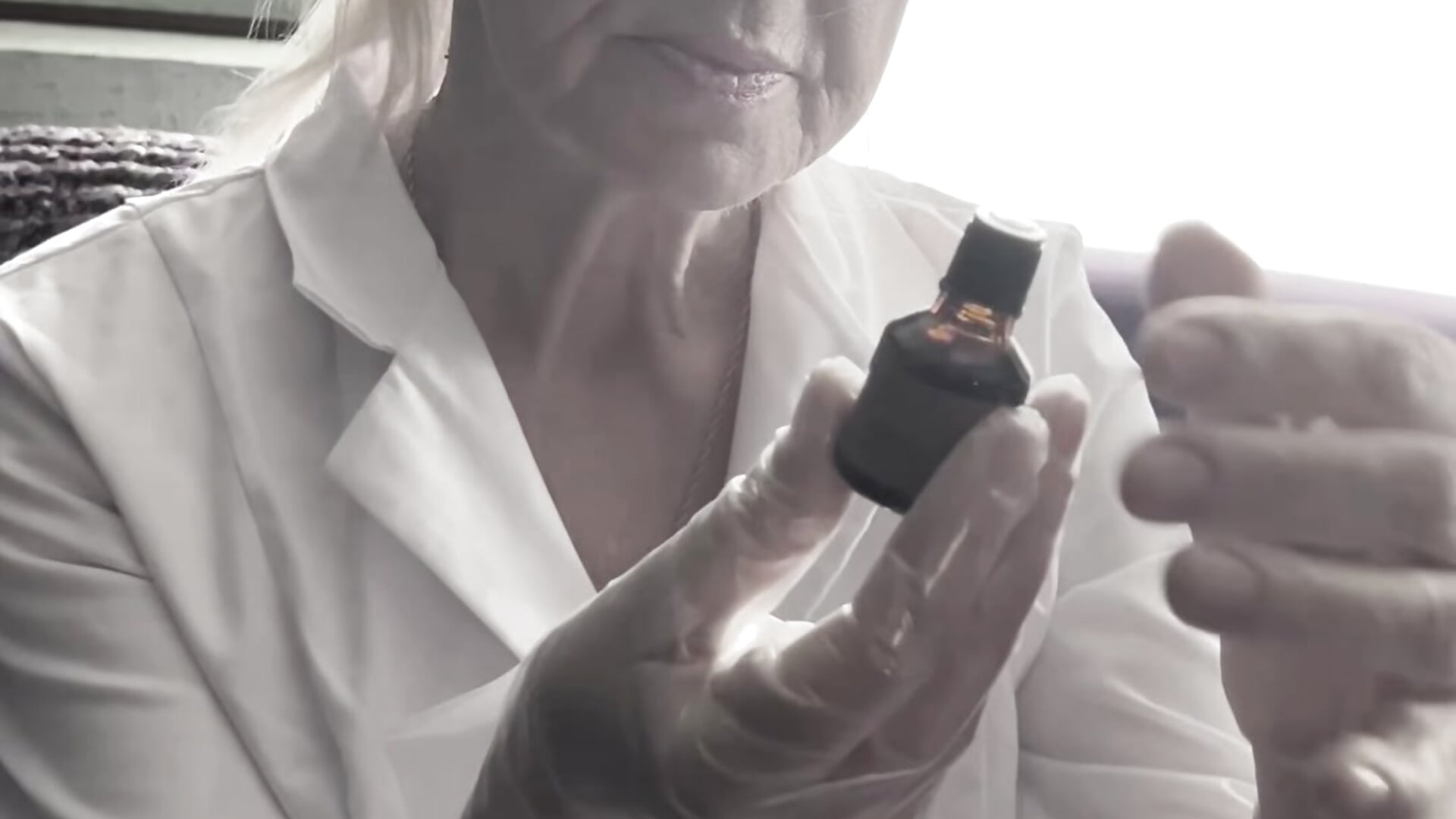 Welcome, my new patient - video van Dr_Mireille cam-model