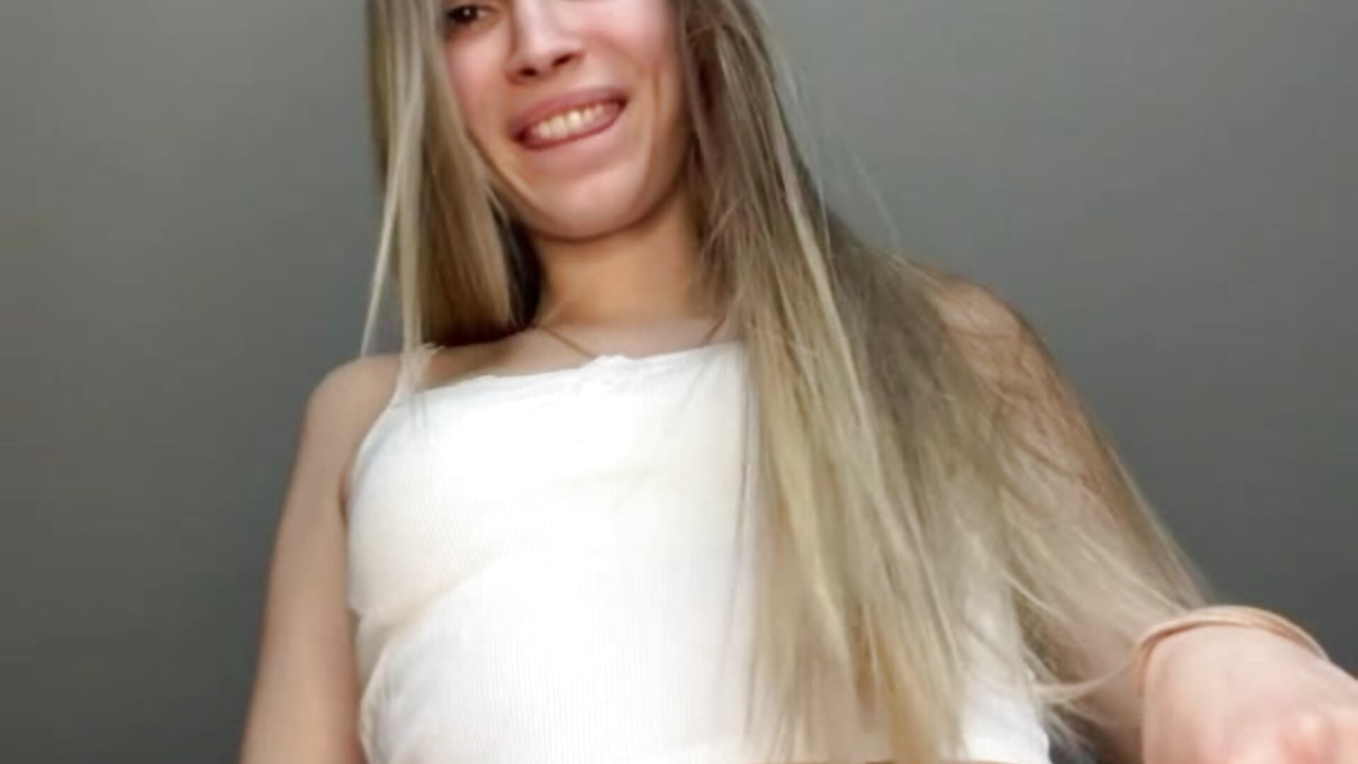 Follow me and don’t lose me - video by EllaMist cam model