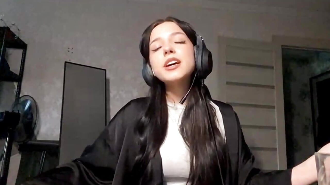 first video - Vídeo de MinSmelcer, modelo de vídeos