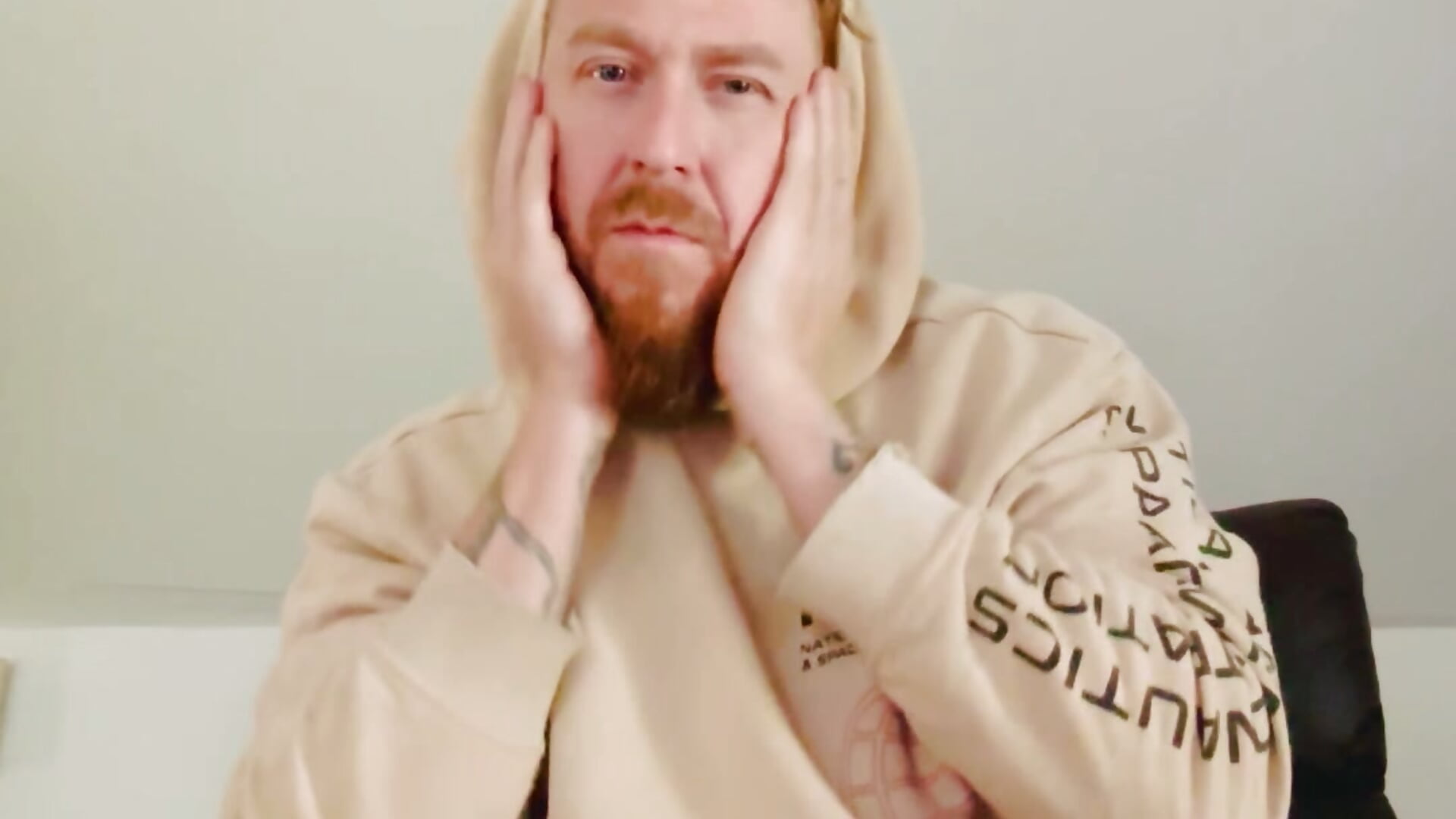 First Touch - video oleh MrPurple999 kamera model