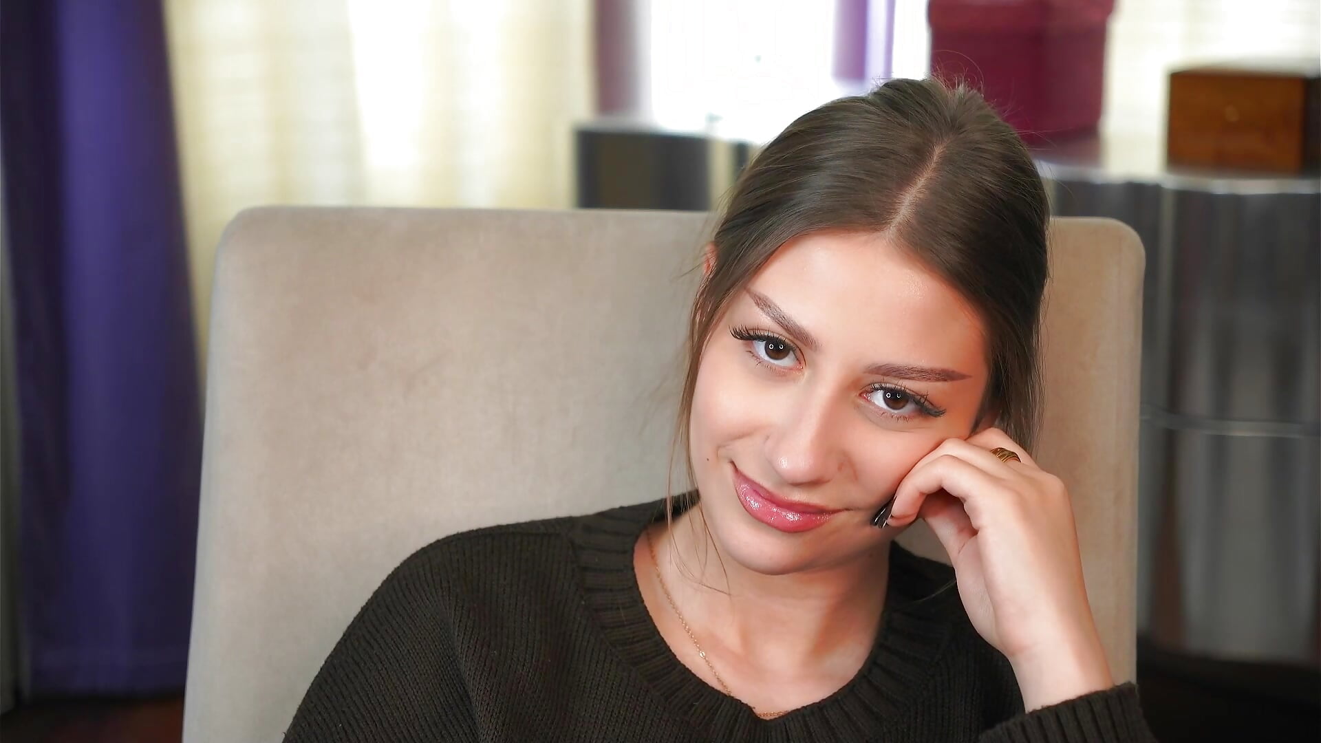 I hypnotize you with my eyes - video di SuzanHirata modella di cam