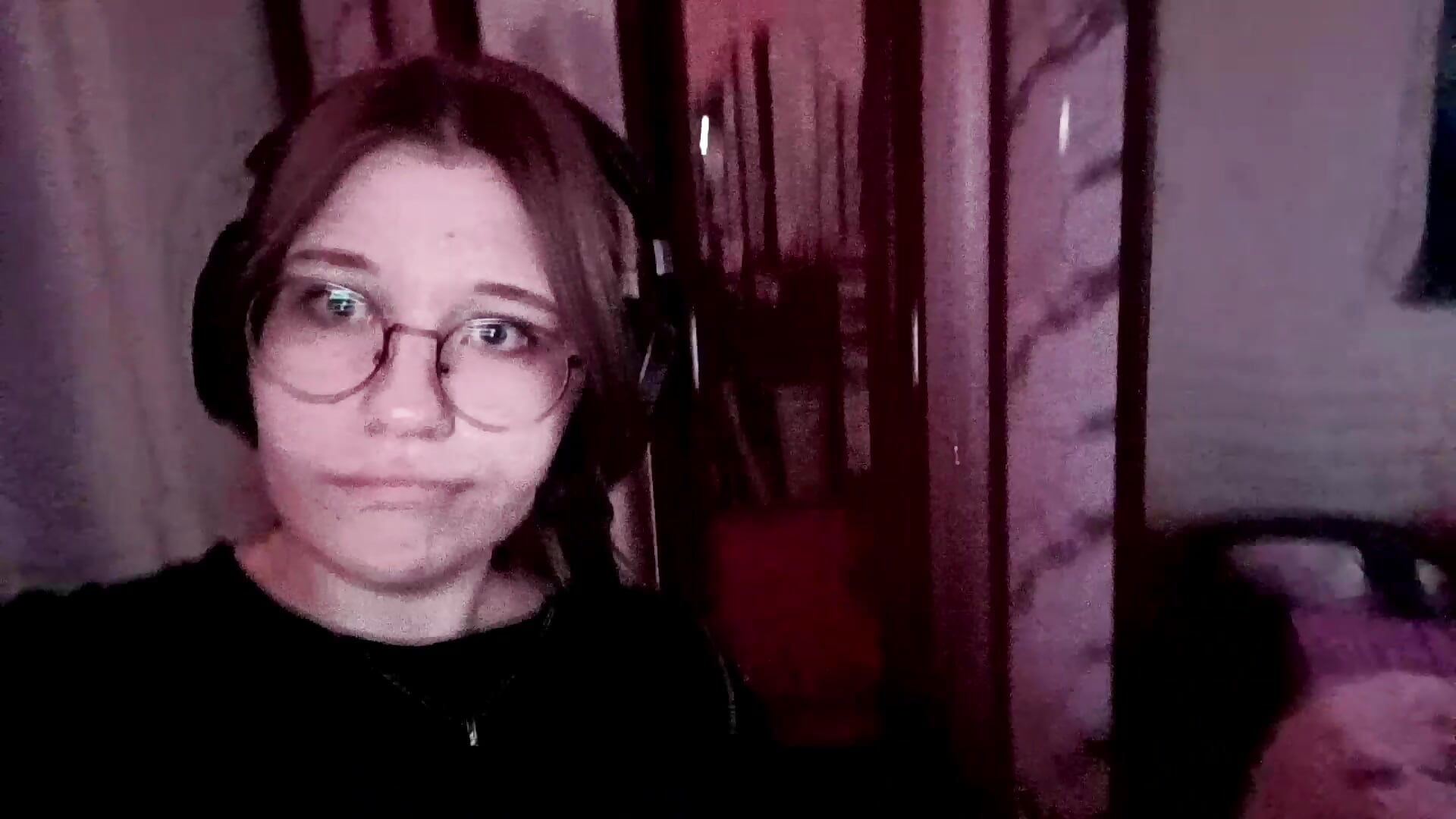 my outfit and my voluminous breasts - video di MandieBusby modella di cam