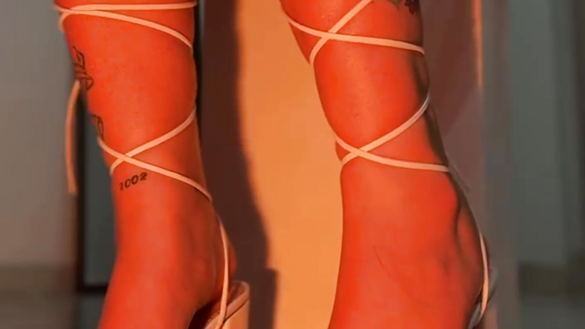 my feet call you 🥰 - βίντεο μοντέλου kloe_bella1