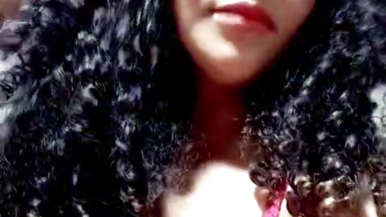 WhatsApp Video 2026-04-20 at 12,00,30 PM - video van paulina_aura cam-model