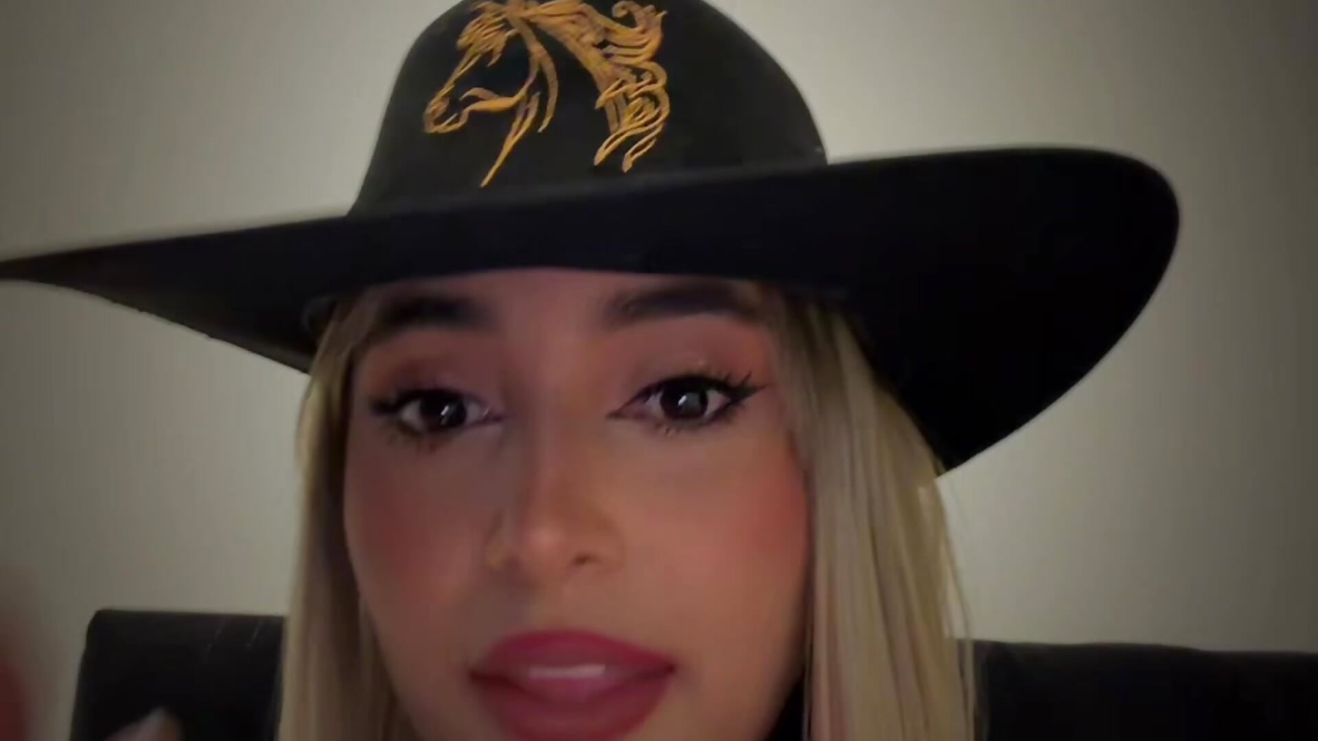 ❤️ — filmik LoisC, modela(-lki) na kamerkach