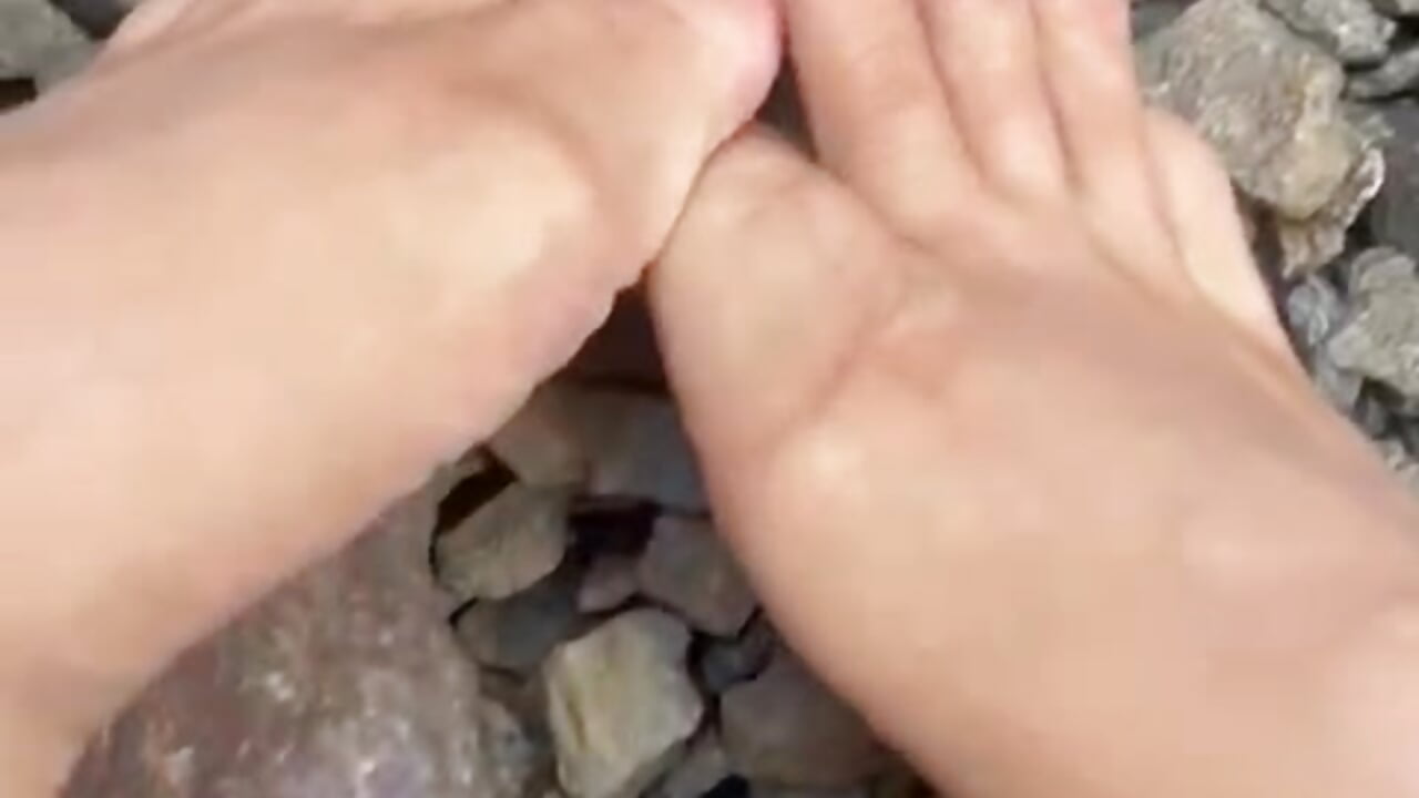 Worship my feet 👣👣