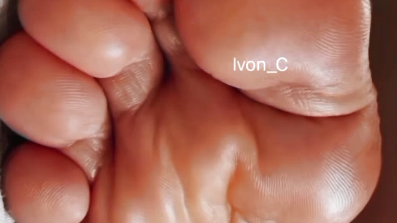 Ivon's Exciting Feet – video od webkamerové modelky Ivon_C
