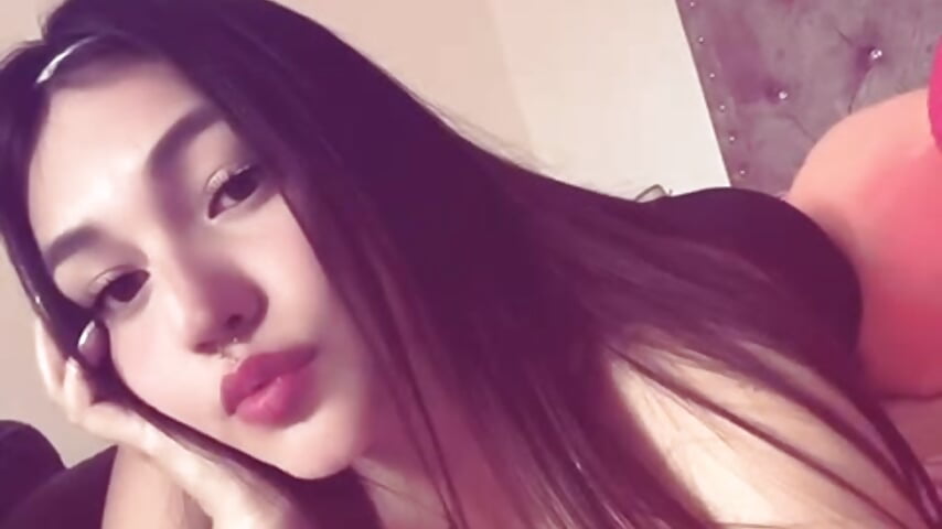 WhatsApp Video 2026-04-20 at 3,08,25 PM - відео від вебкаммоделі emily_gv1