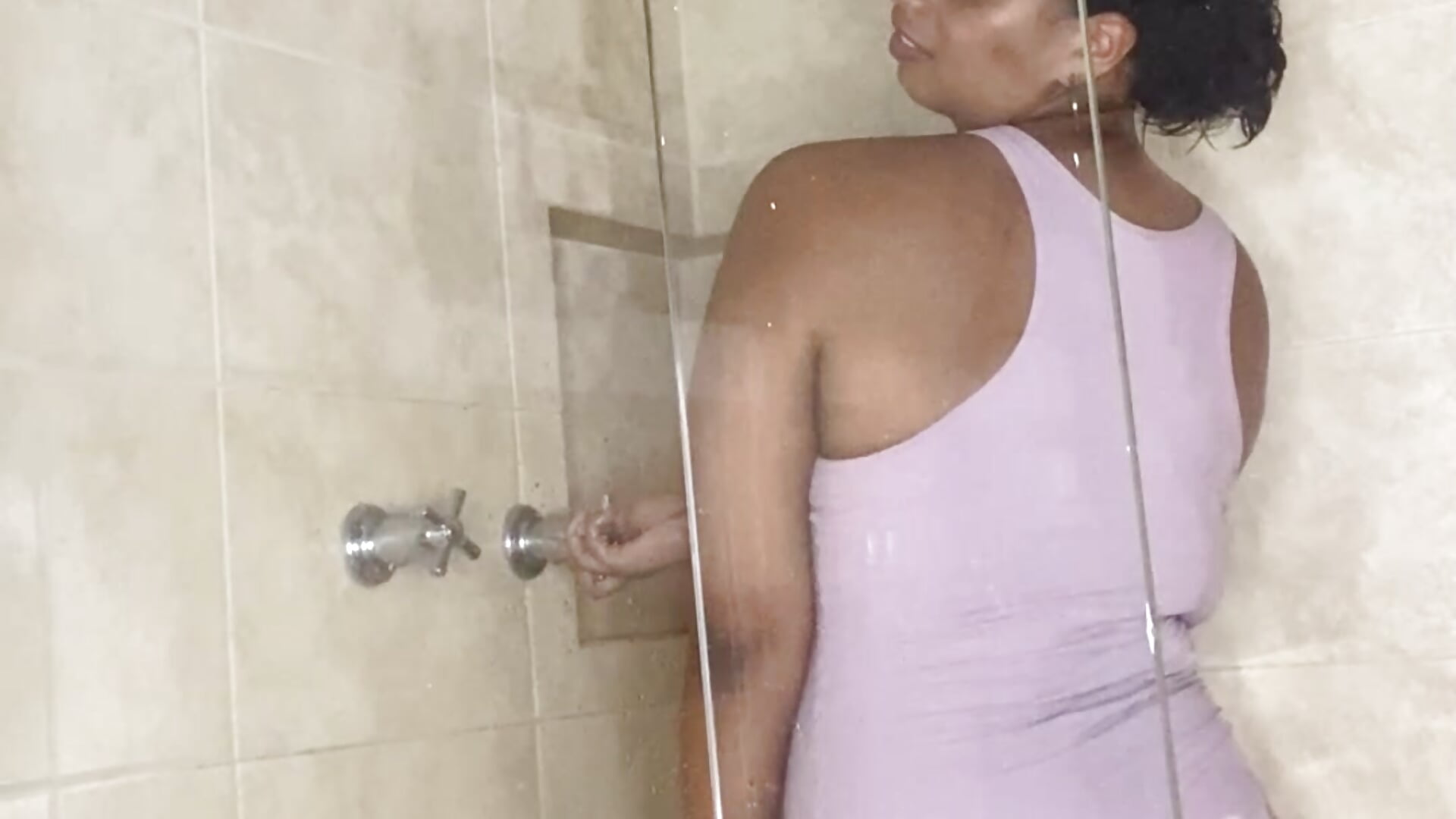 Shall we take a shower? 💦 - video by Chloefixxx cam model