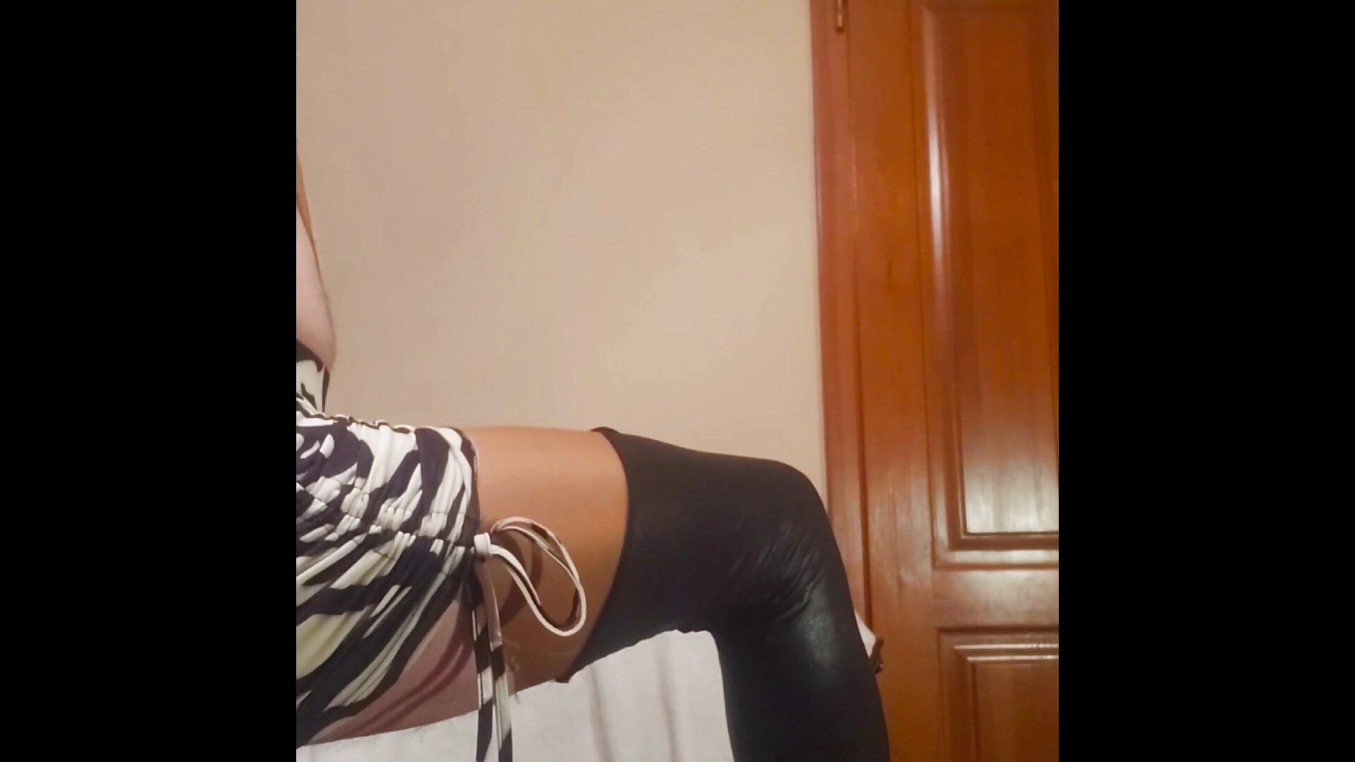 2026-06-03 00-59-59 - video od modelky/modela EscapedSibilant
