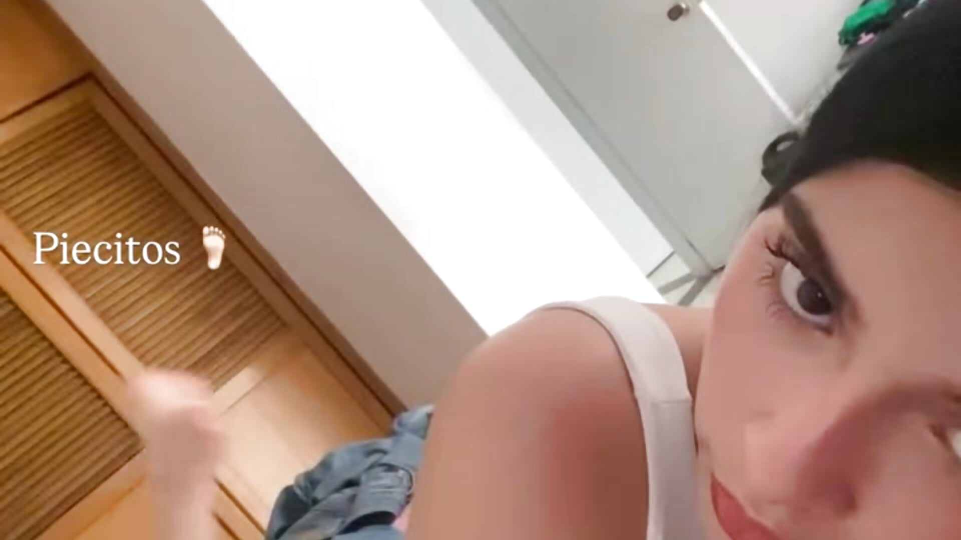 Look at feets - vídeo de Eli_Thomson modelo de câmara