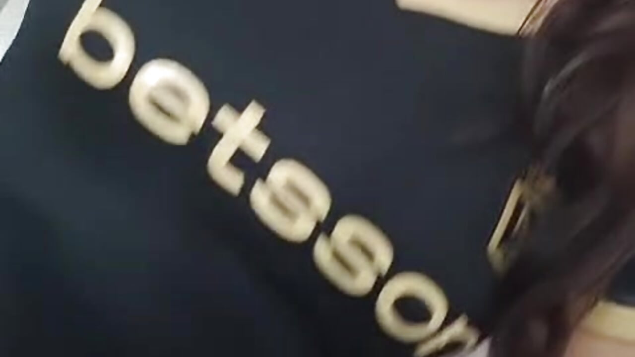 Piercing– Jenifergomez kameramodell videója