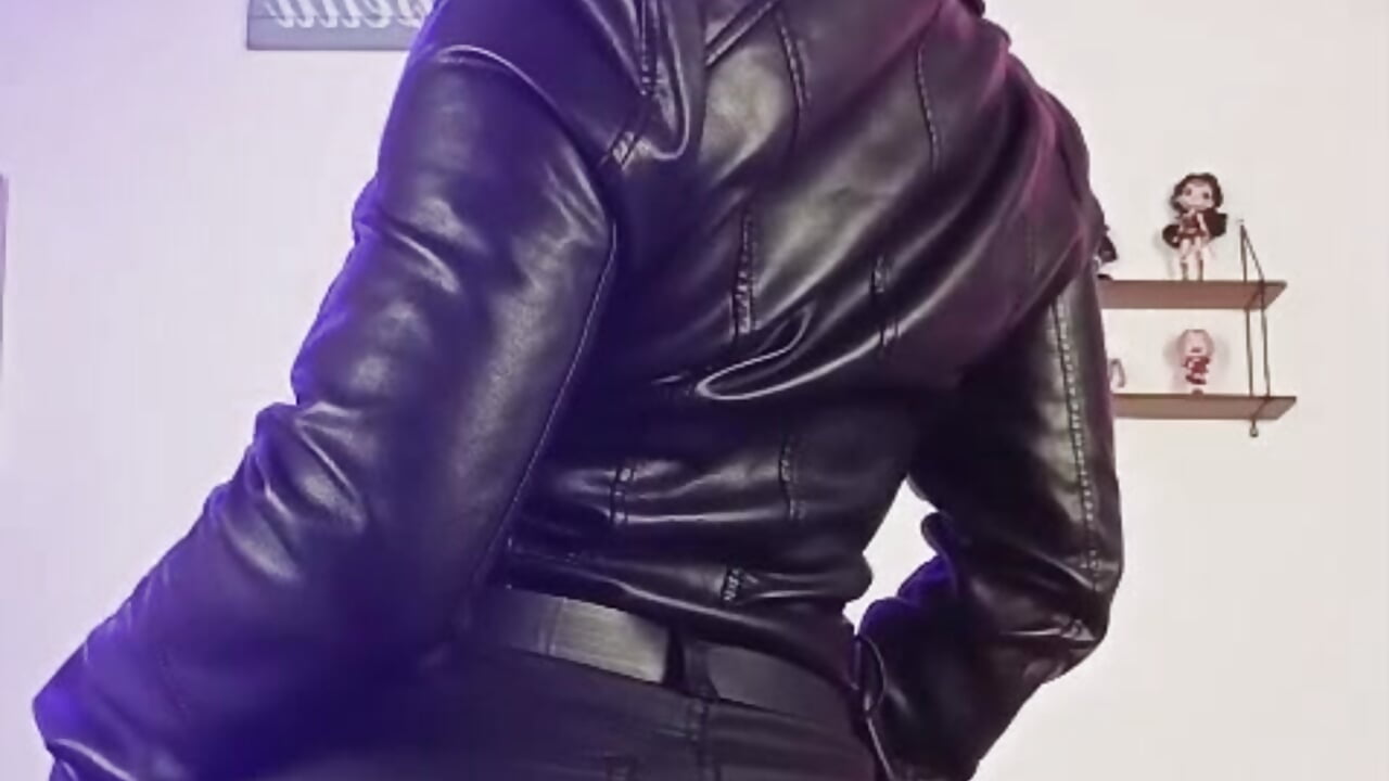 💀A leather girl 💀 - video di LionDark7 modella di cam
