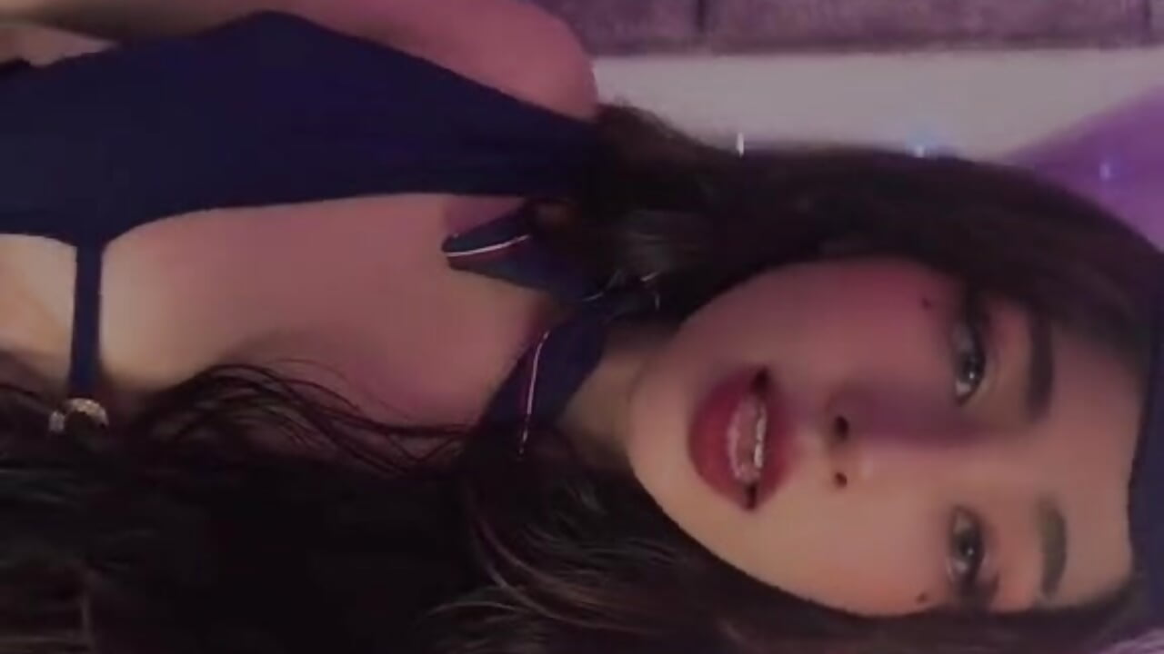 hi - video oleh Roose_eva kamera model