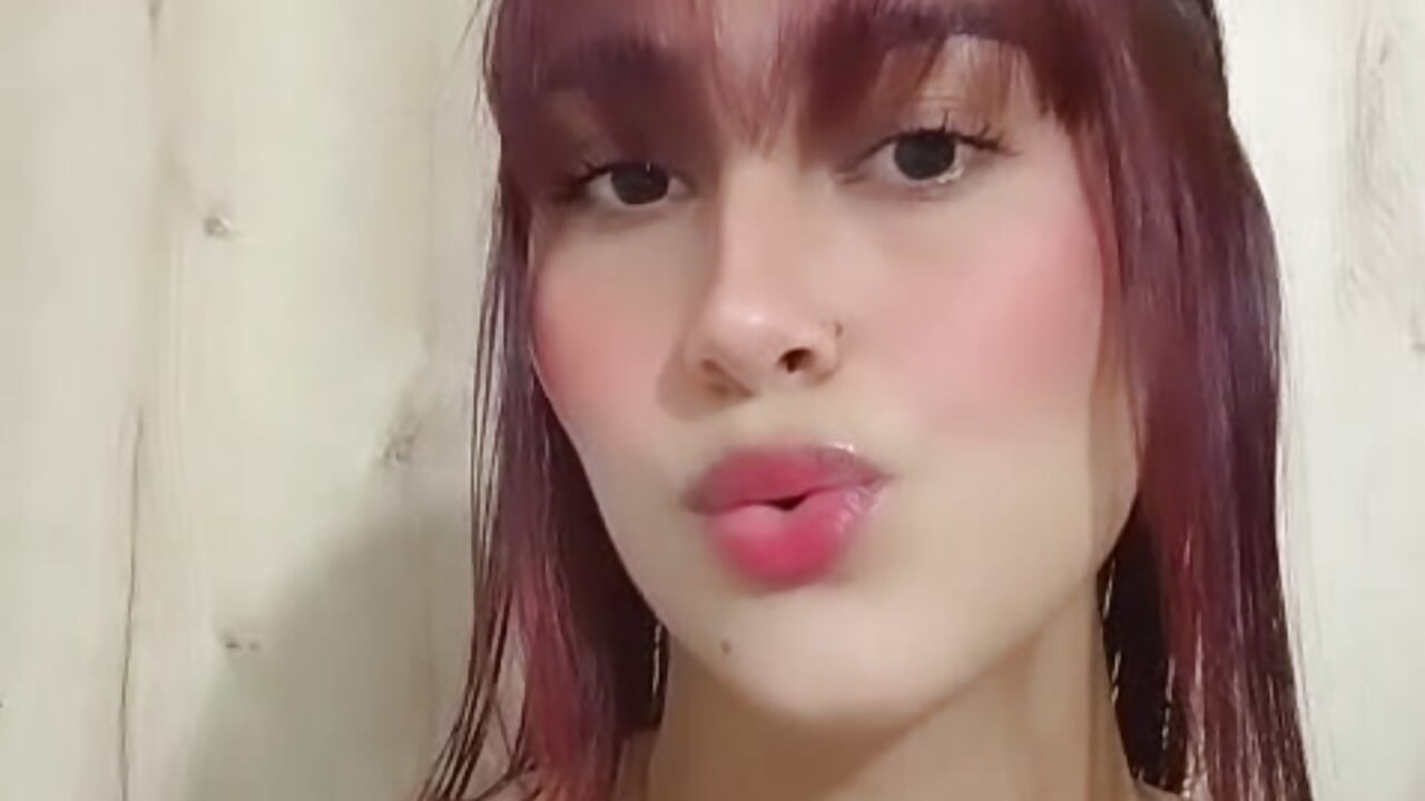 WhatsApp Video 2026-04-24 at 10,01,32 PM - vidéo du modèle de showcams Aurora_petit