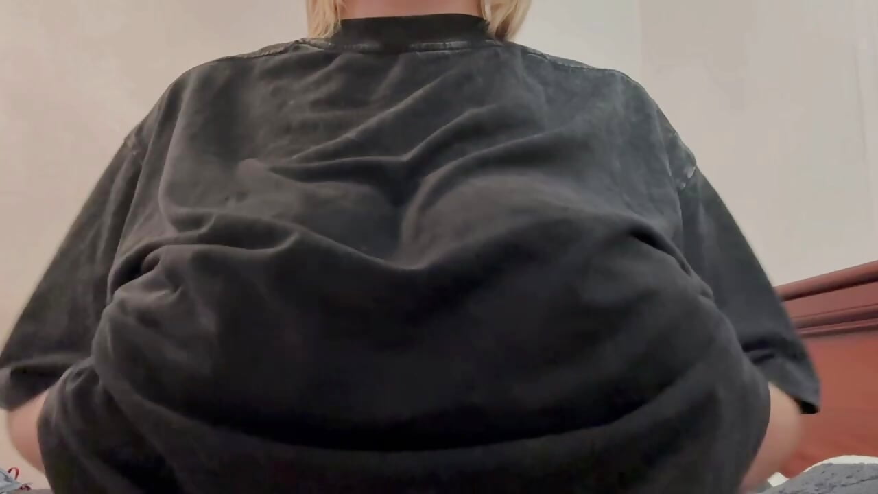 wait u! - video di VictoriaNoir modella di cam