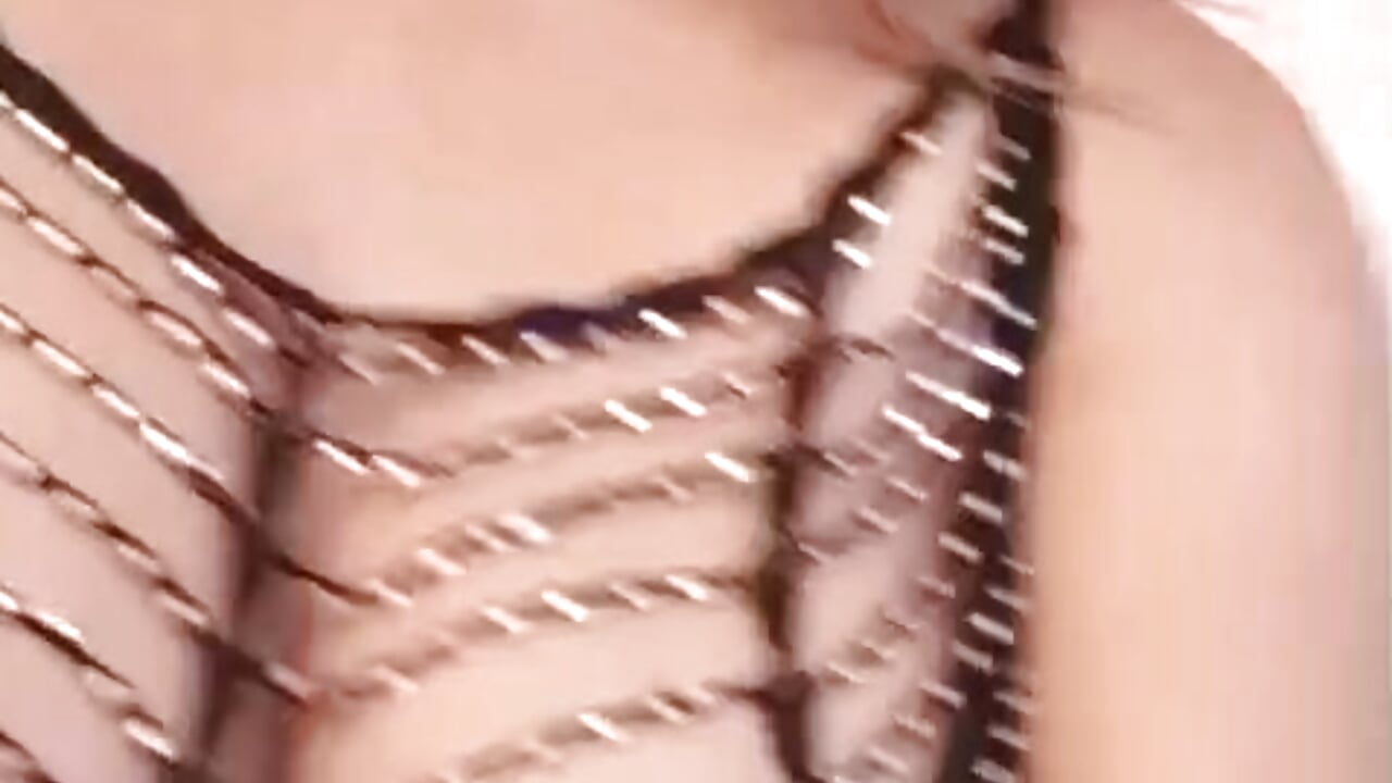“I think you're making me blush…” - video của người mẫu cam cris_milk