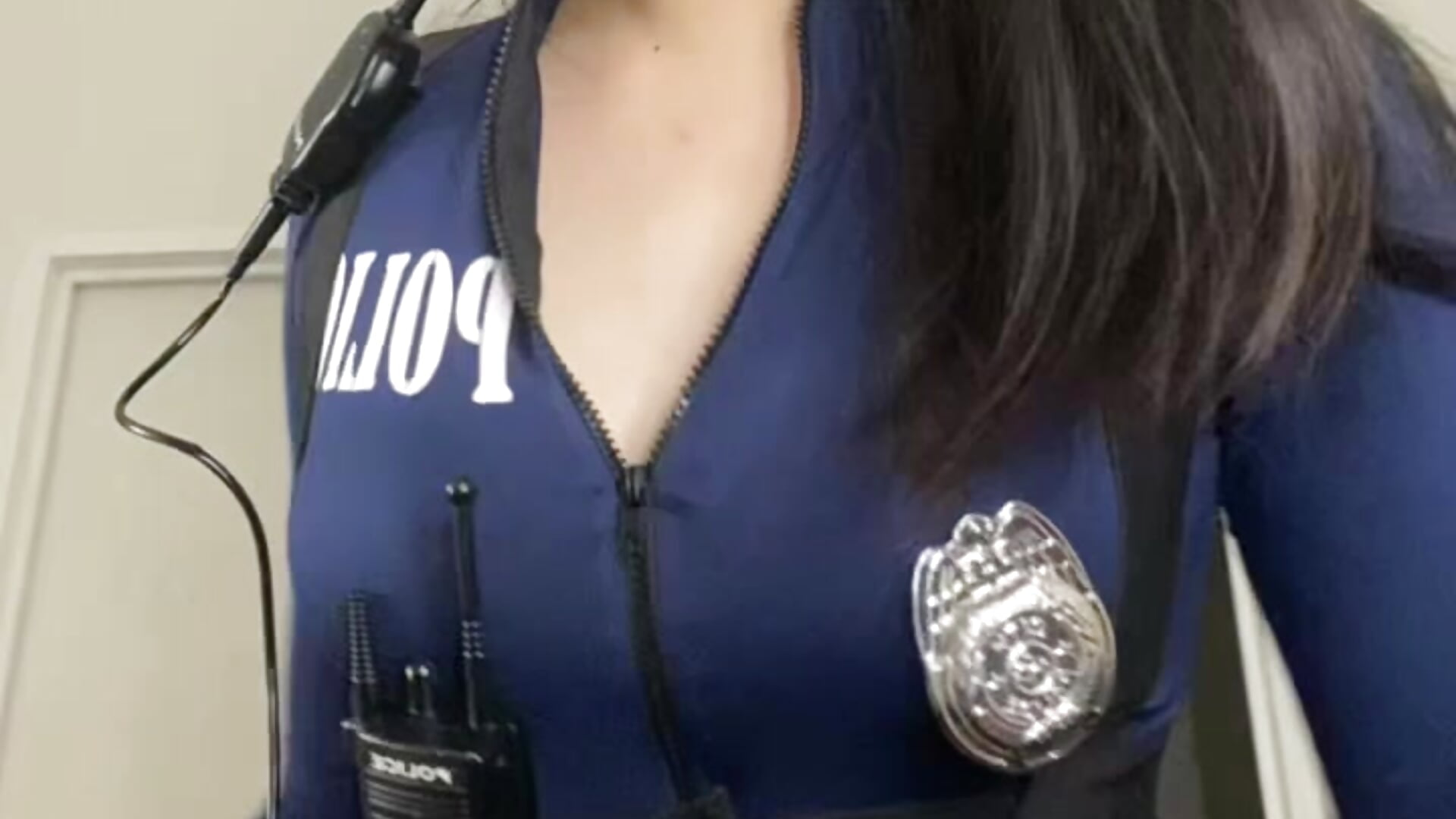 Hi Officer 🚨🚔👮 – video od webkamerové modelky JennifersBaddie