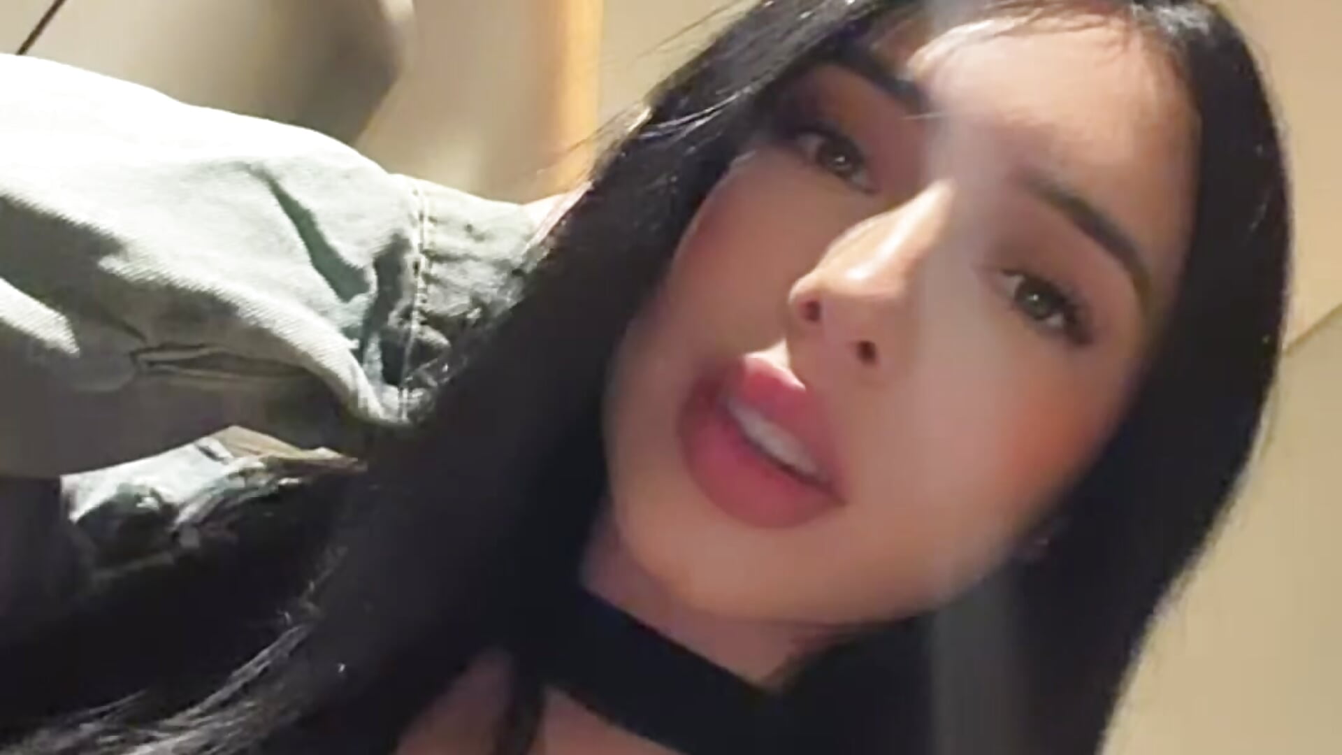 Kiss you❤️‍🔥 - فيديو من IsabellaNoir_ موديل الكام