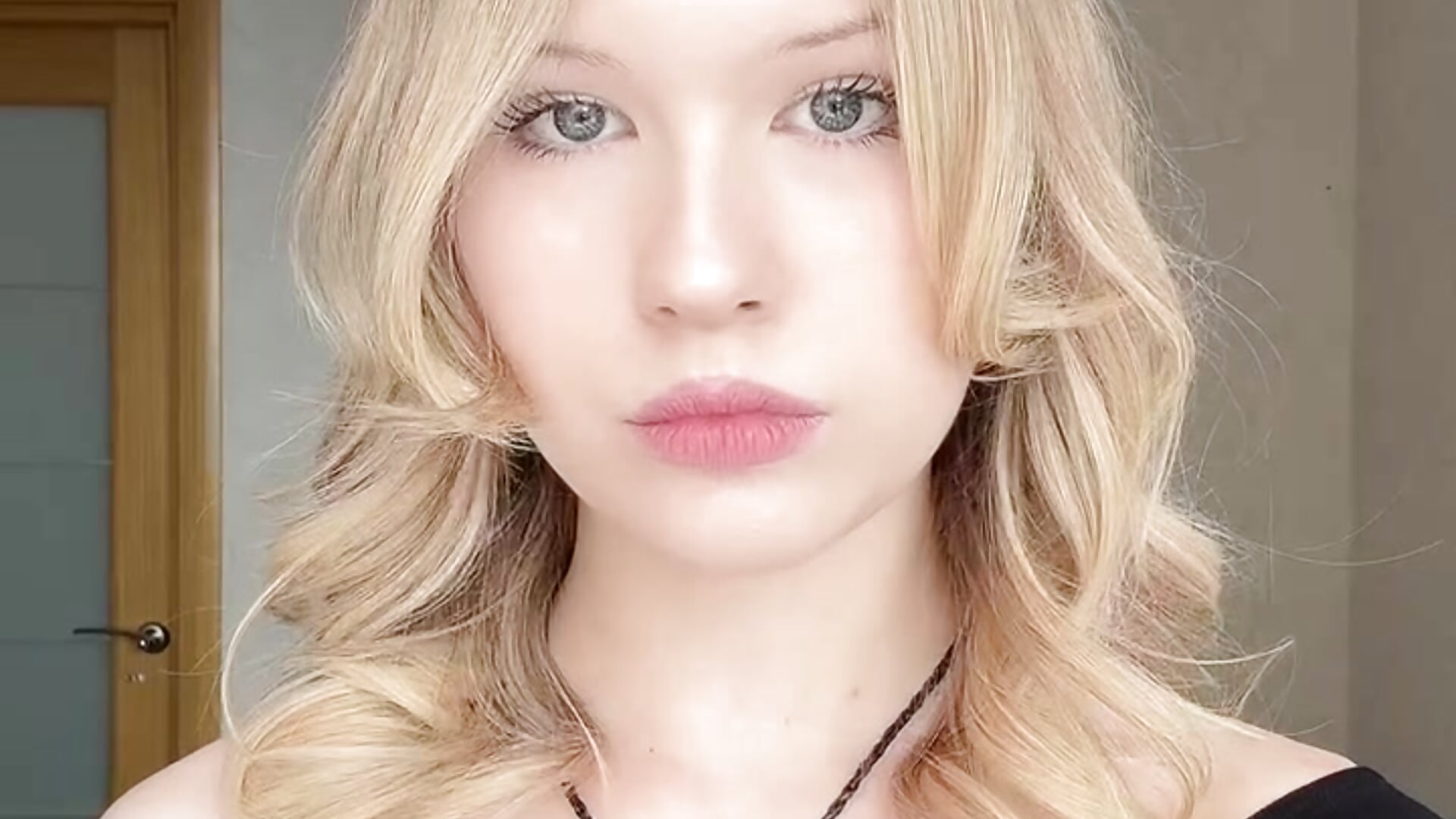 Welcome to my page :3 💋 – video od webkamerové modelky HoneyBlink