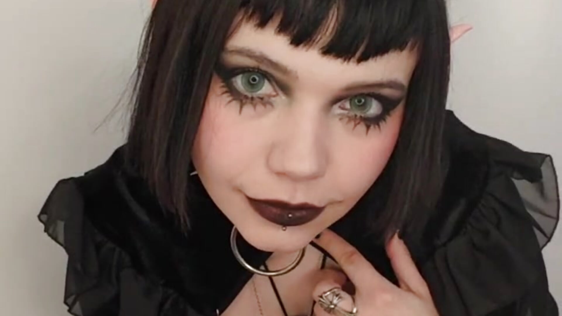 video5188655410822815751 - video by OutfitObsession cam model
