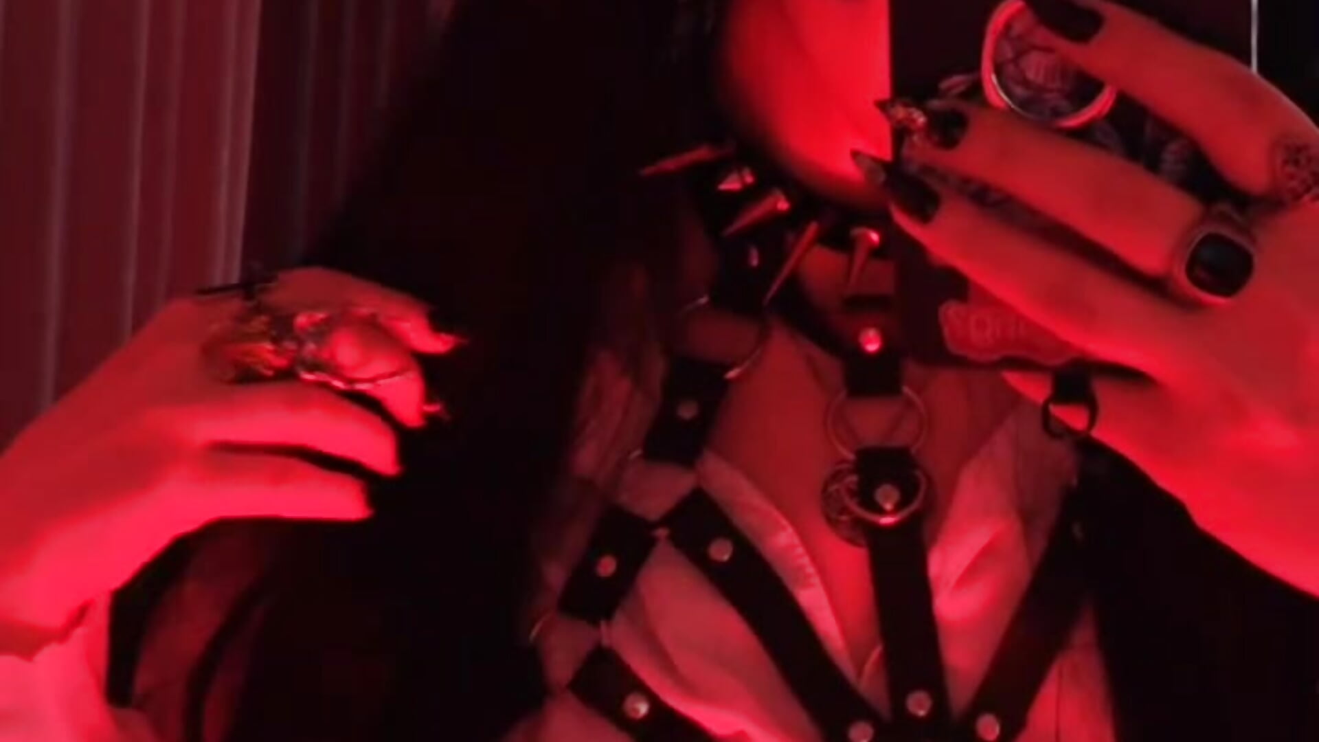 Outfit check - video di DarkFiance modella di cam