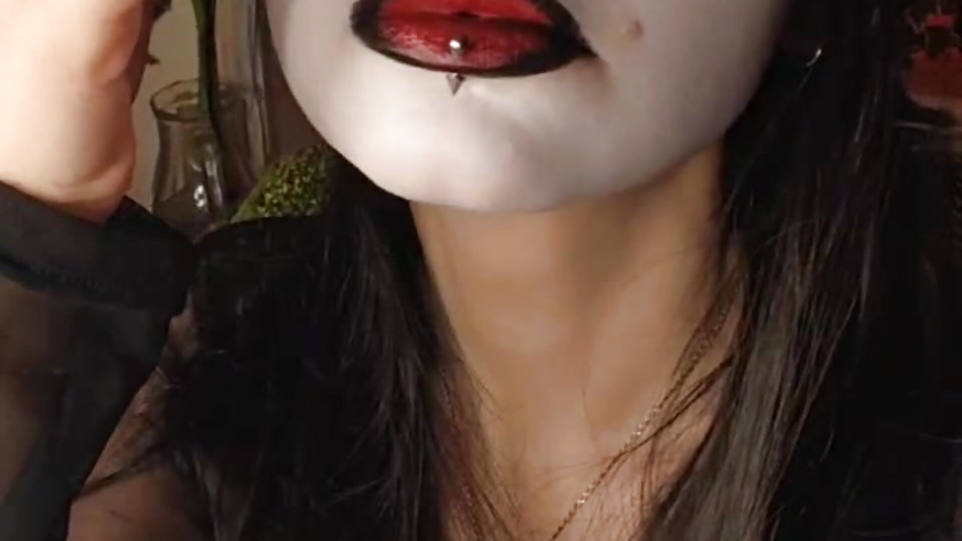 Into my eyes - video by OutfitObsession cam model