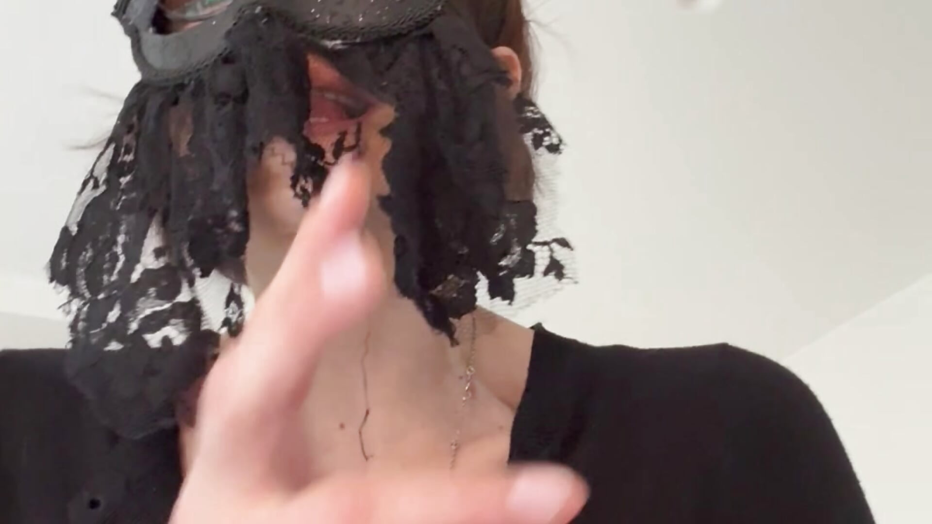 Considerazioni domande live - video di HelenTiAscolta modella di cam