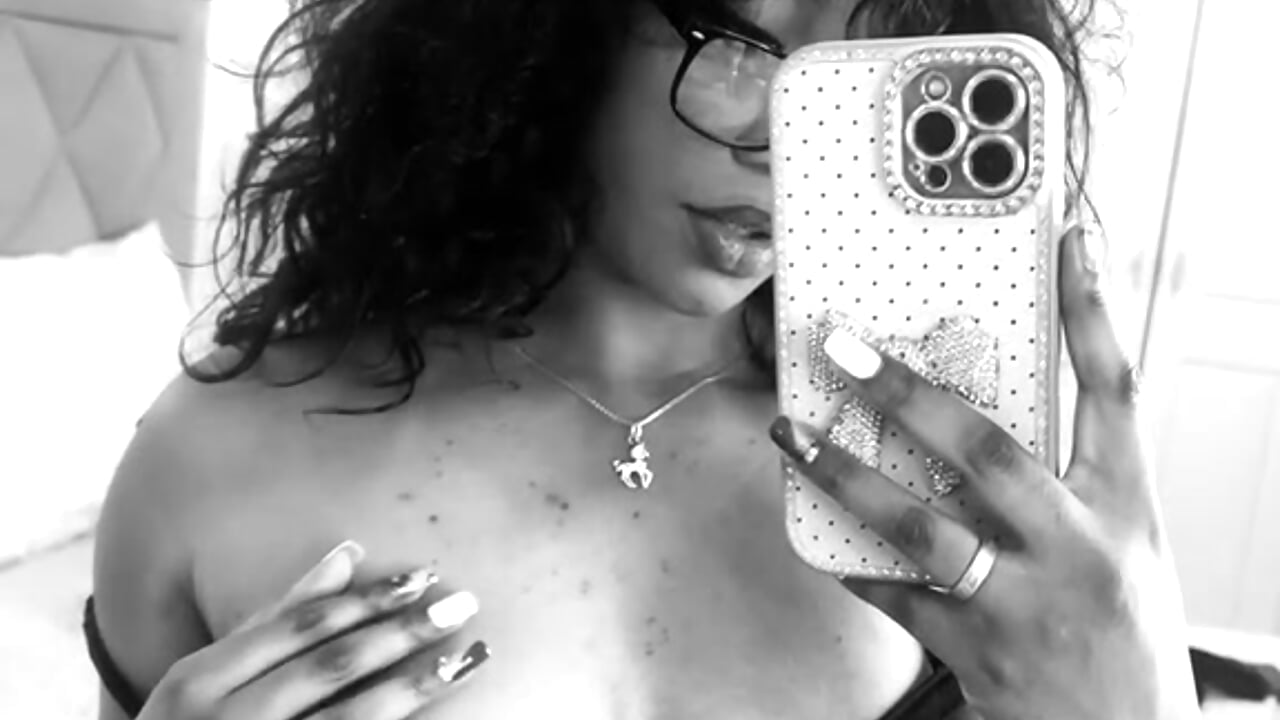 Black and white 🤍🖤 - vídeo de ashley__walker modelo de câmara