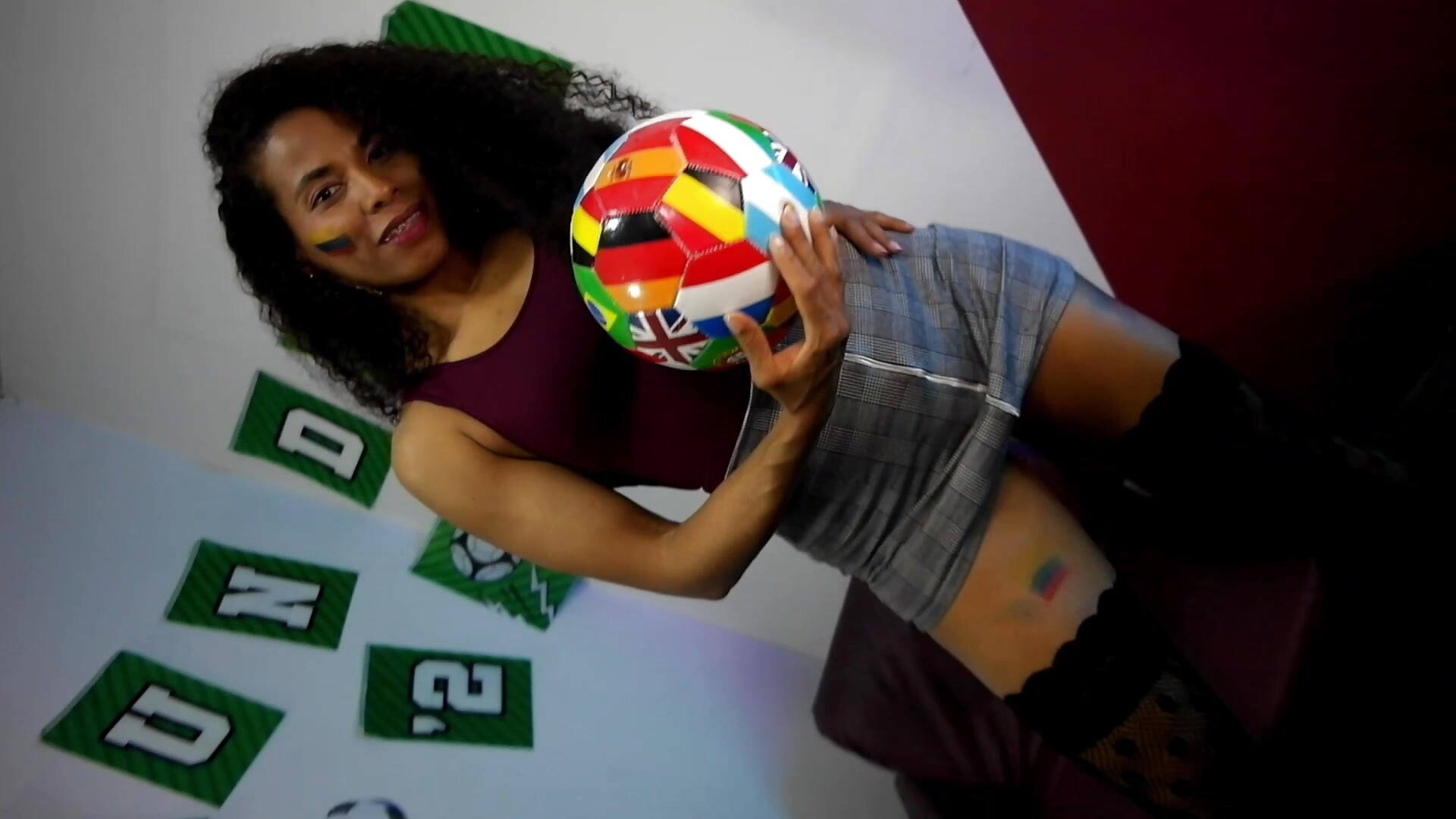 A little gift for you, I hope you enjoy watching some games with me and have fun – video af Amara_Vex cam-model
