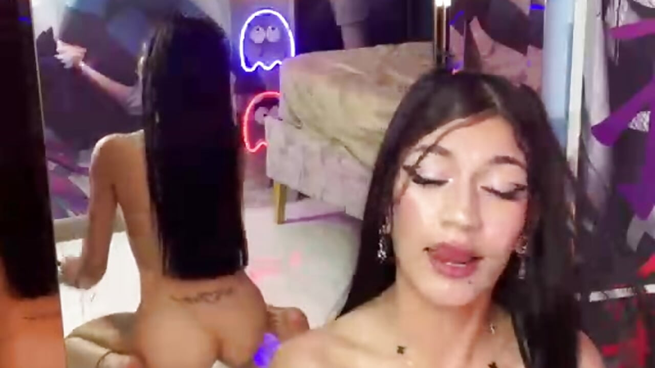 FLIRTY, SENSUAL, AND READY FOR YOU 😍😘 - clip cu mily_g_ model videochat
