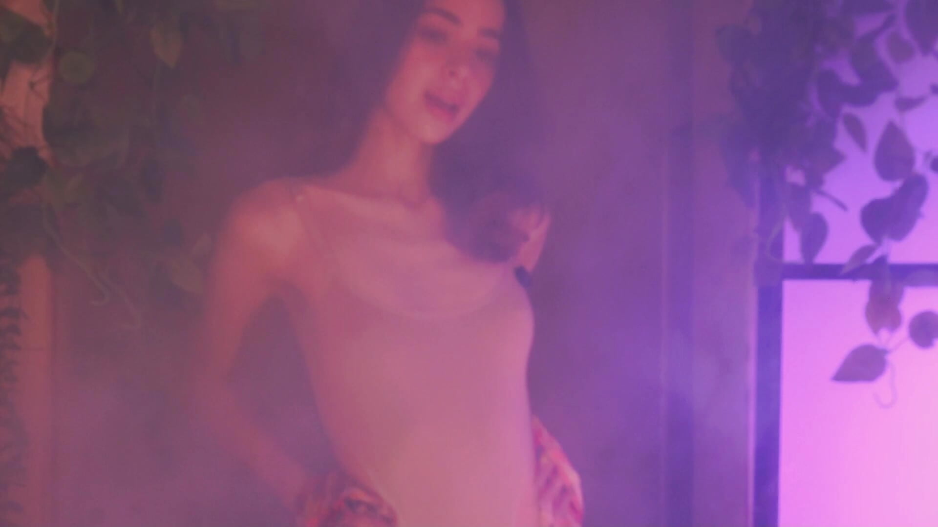 dance in haze 🤍 – video modela na kameri OnlyJett