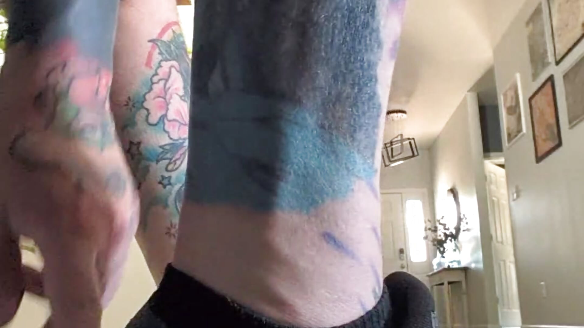 hot day, yard work sock peel－カメラキャストのSolesFinalBossの動画