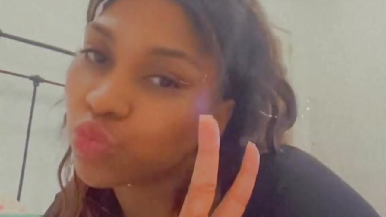 yours ;) – video od webkamerové modelky Indiasparkx