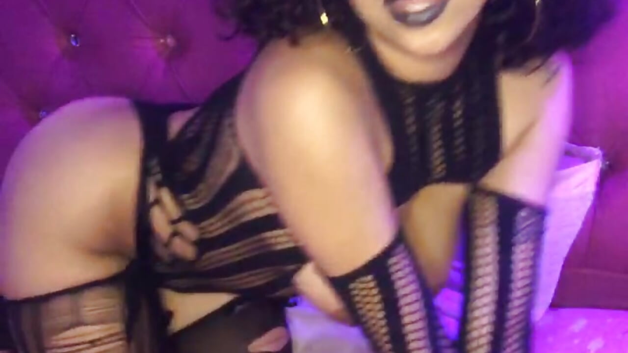 A very mischievous Batman girl, eager to play.🦇🥵 - vídeo de la modelo de cam Kehlani_Km