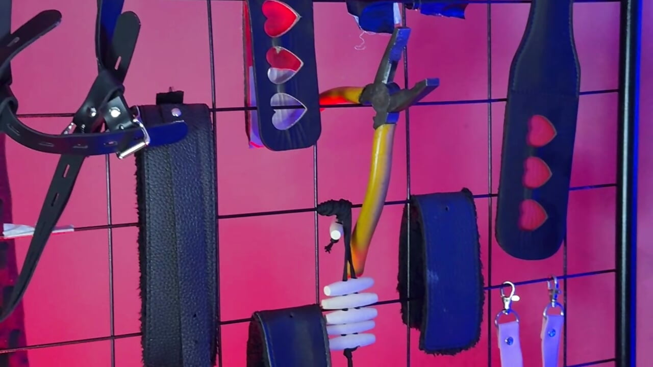 Intro - video av IzobethAri_BDSM cam-modell