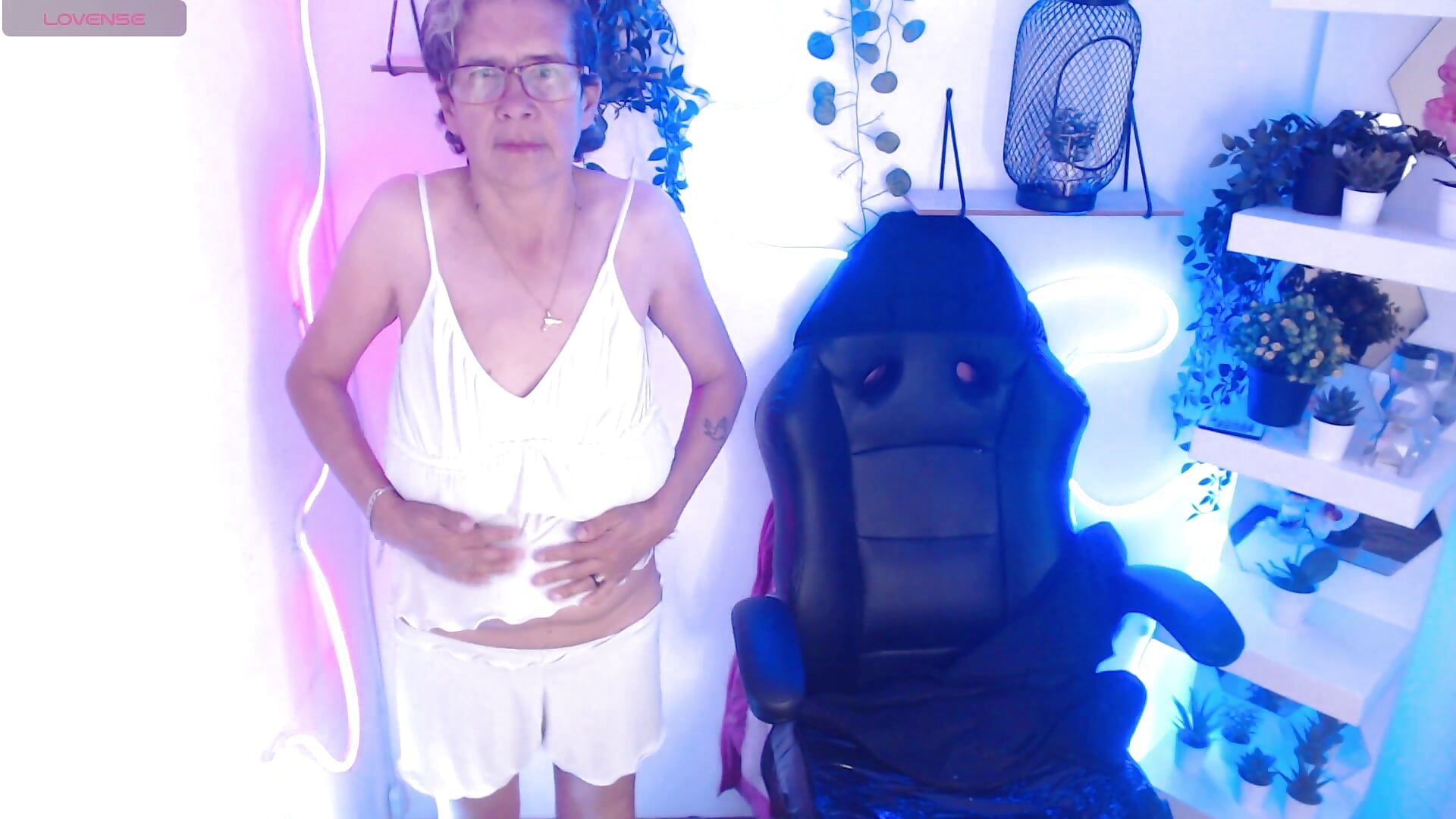 Play whit me - video by selena_ferreira cam model