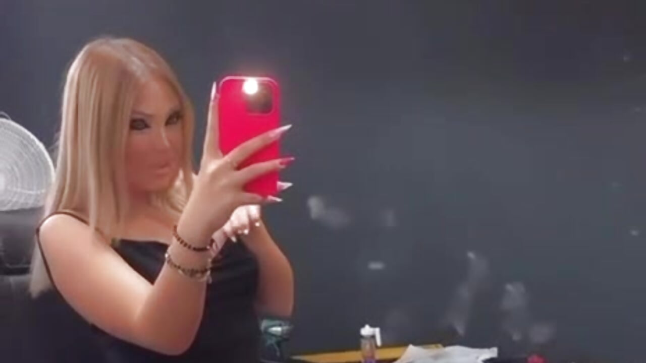 Kiss - video by PixelPaige cam model