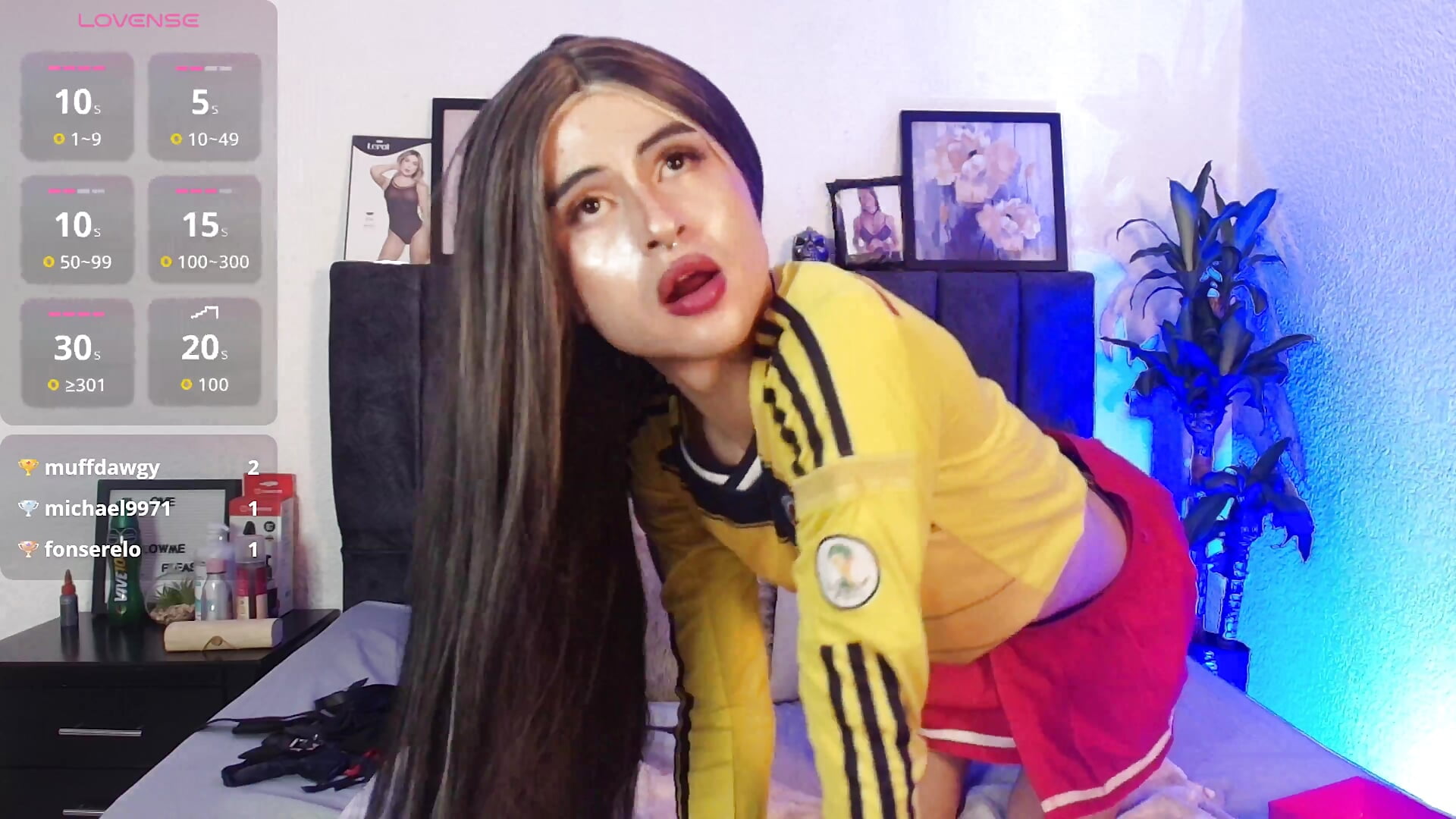 Трендове відео  2901 вебкаммоделі Emily_hall19