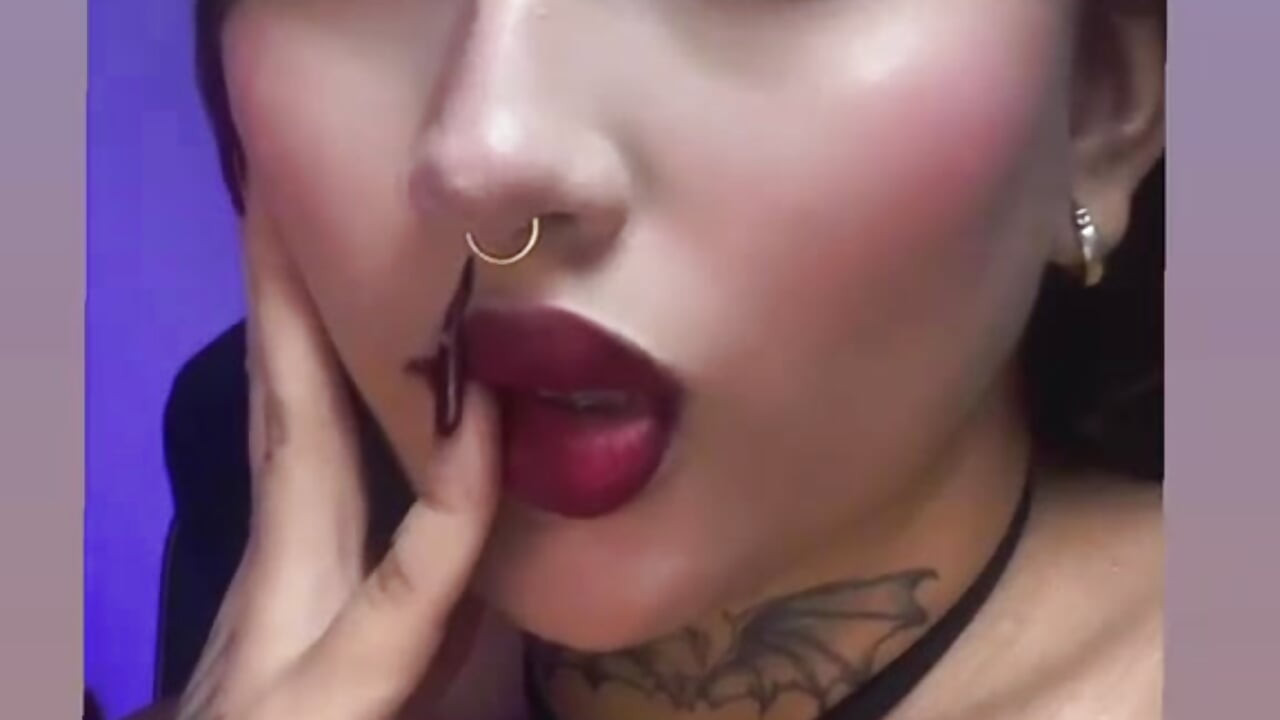 more - video oleh model kamera EmilyMora1_