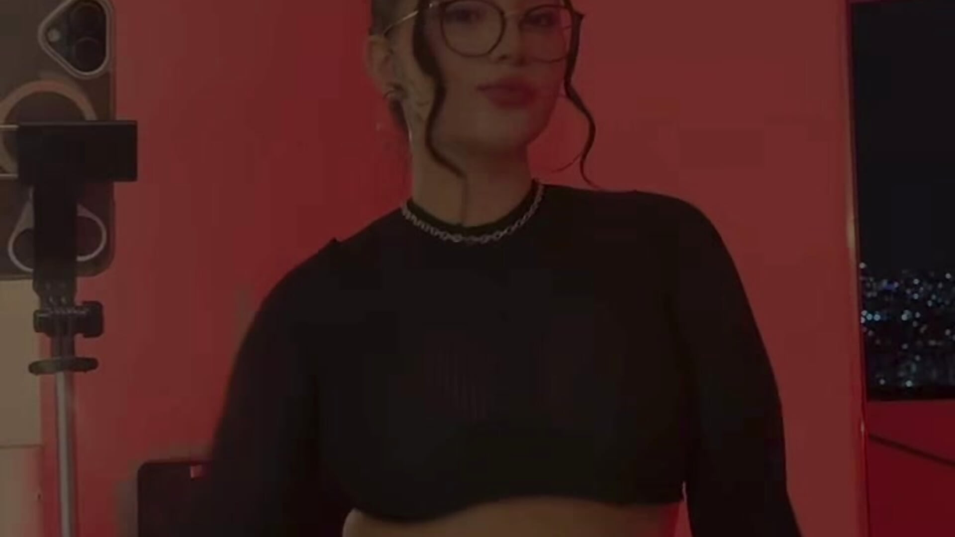 Enjoying a bit my fav music❤️🥰🫶🏻 how do i look?