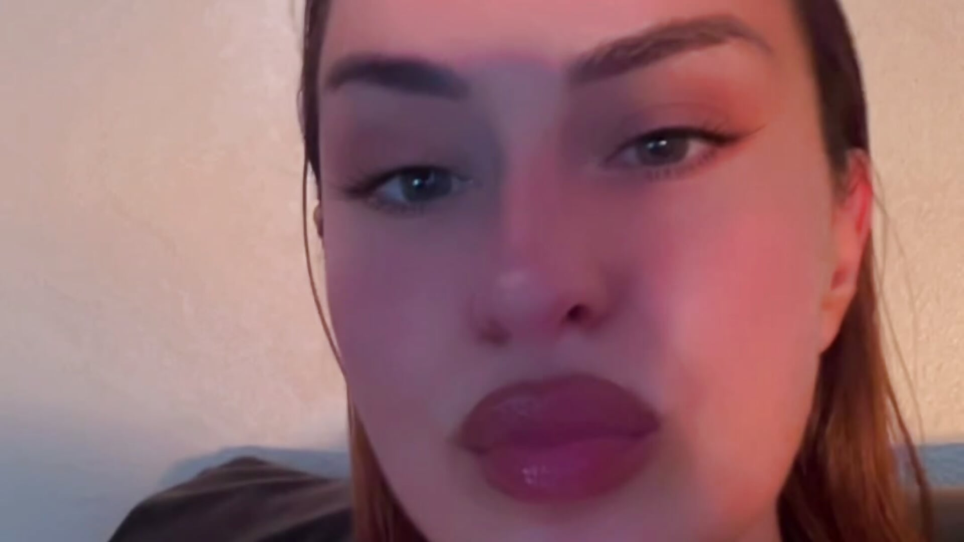 9b0d2edeaf1c43289b2e9b09fd0b80e1 - video av manykittens8 cam-modell