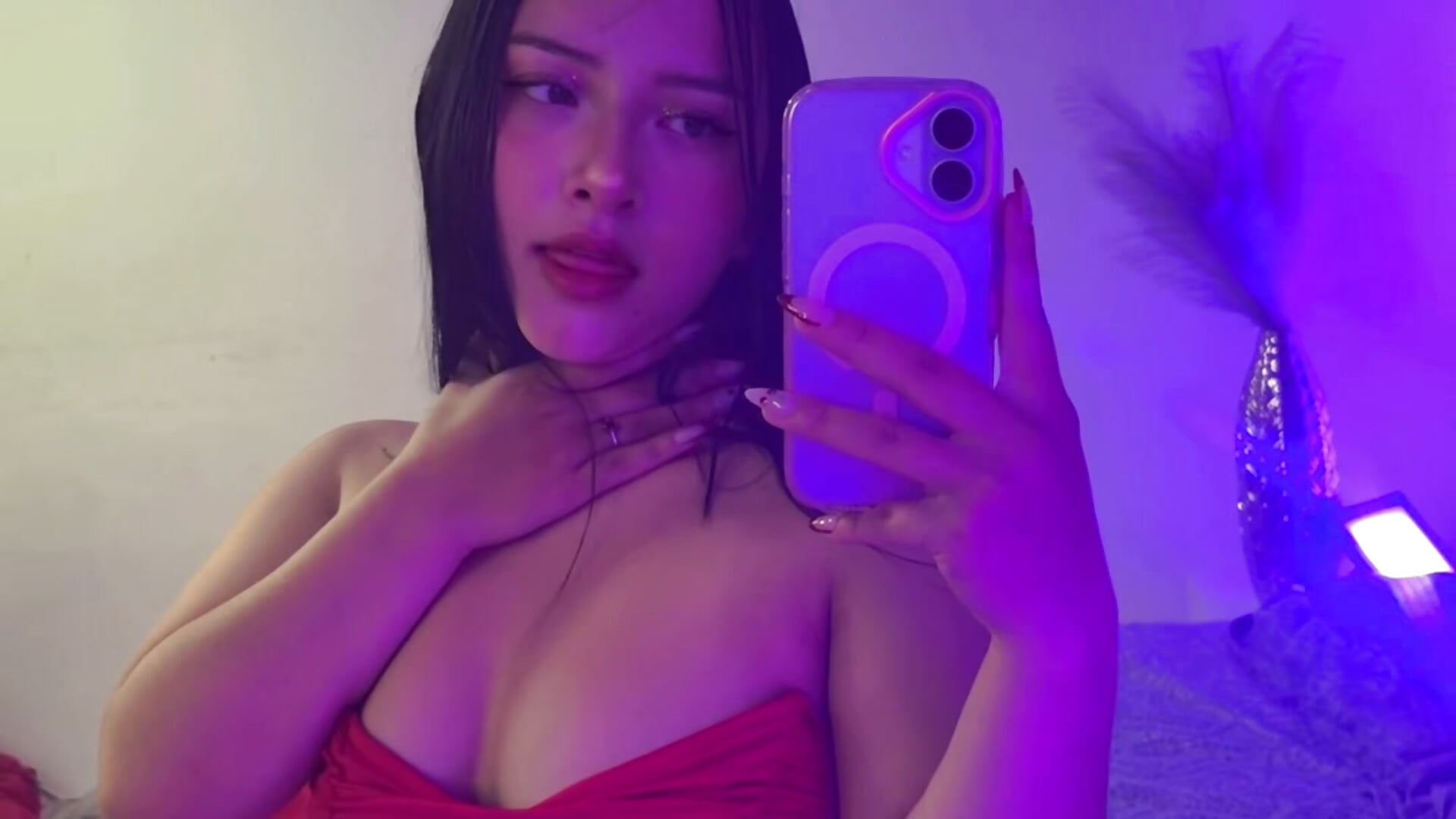 Hot girl for you 🔥🔥 – video od webkamerové modelky EmmyCastillo