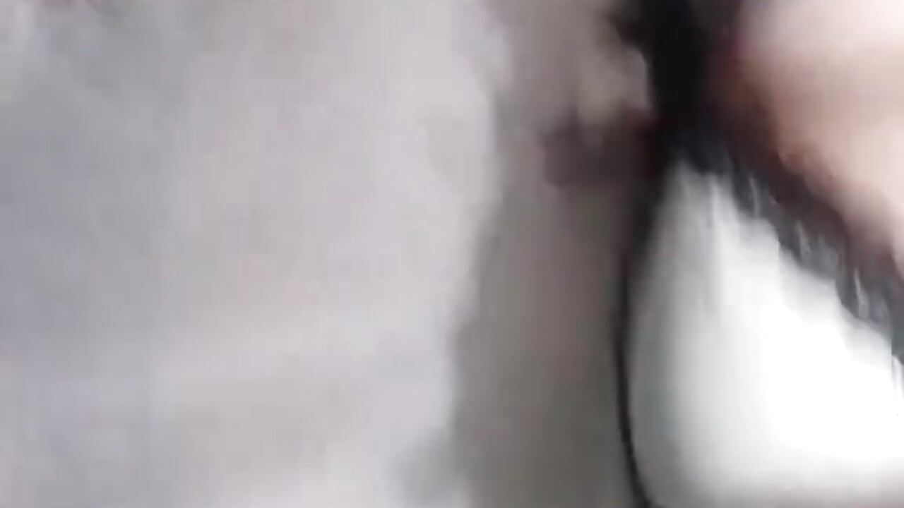 look at me💜💛 - Vídeo de sara_blomd, modelo de vídeos