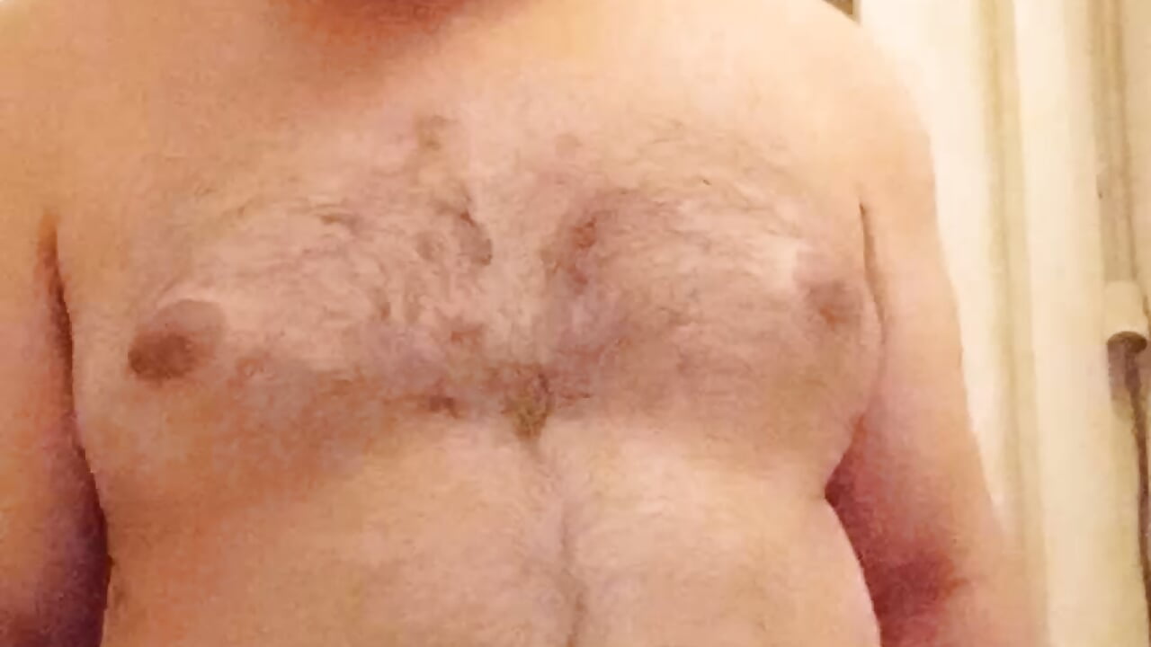 bathroom – video od webkamerové modelky bearfilms